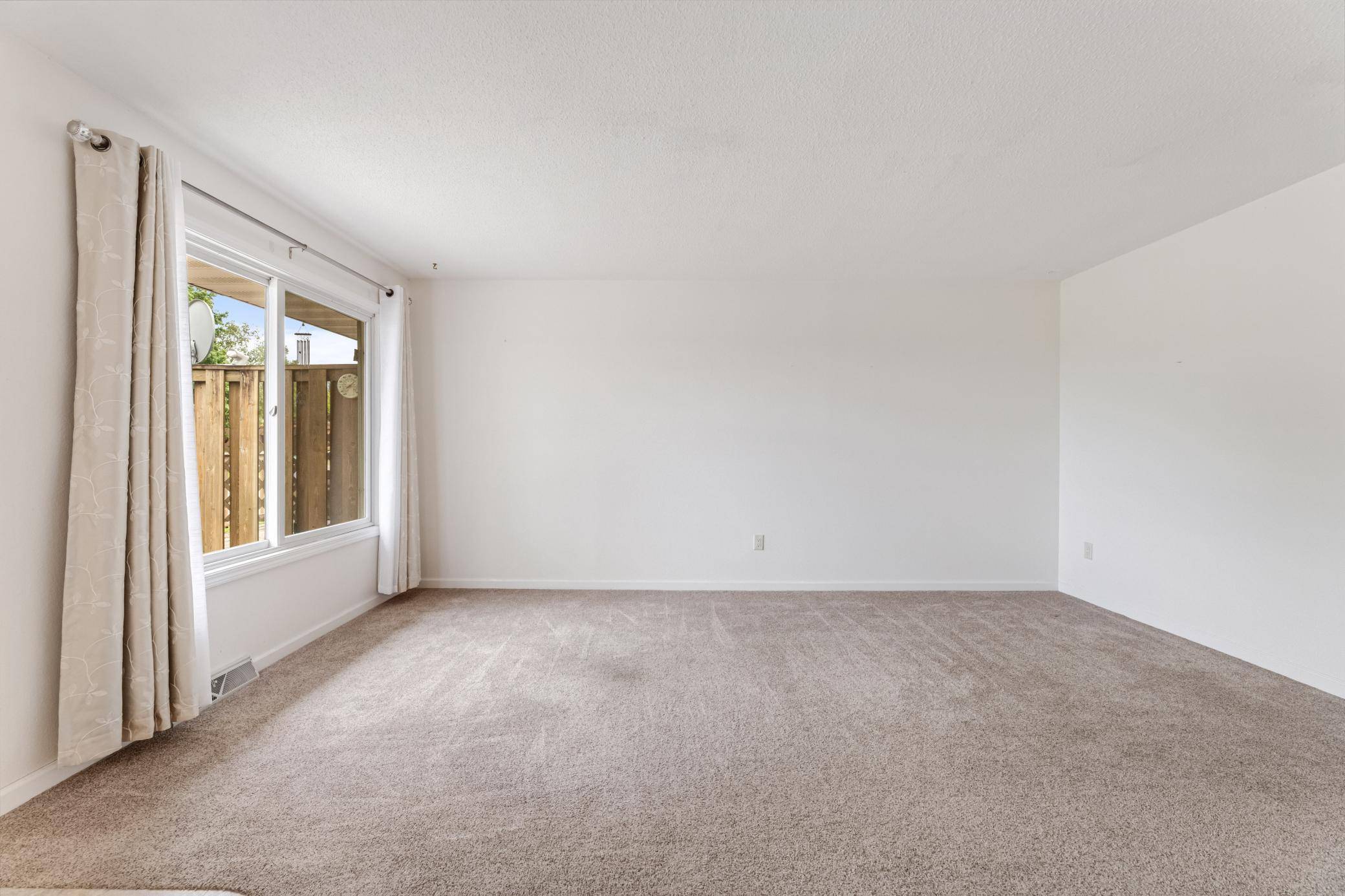 815 Kingston ST N, Caledonia, MN 55921