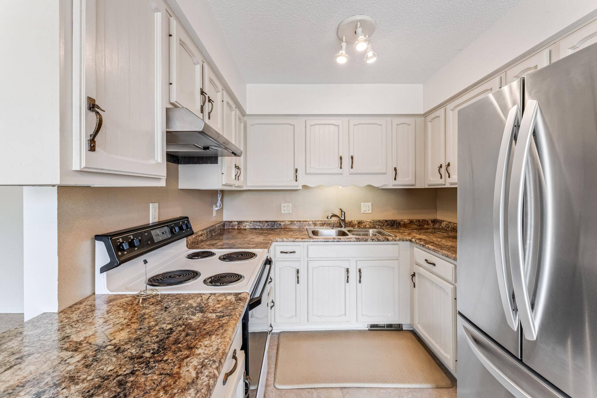 815 Kingston ST N, Caledonia, MN 55921