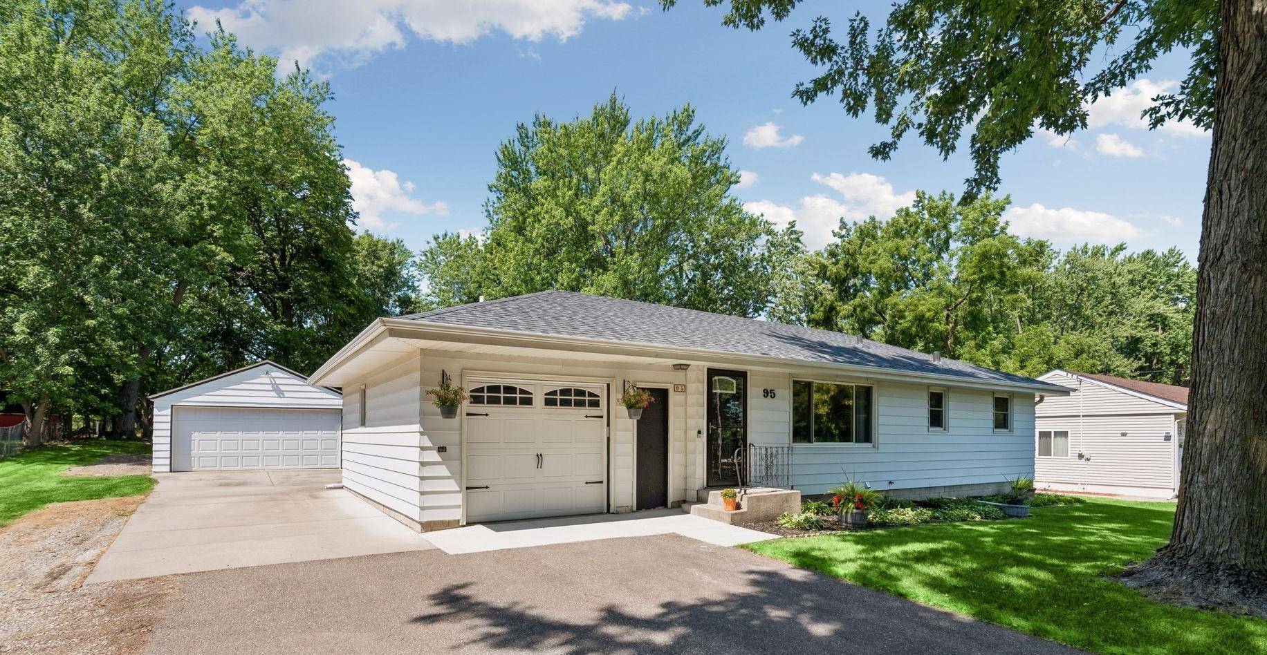 95 Hackberry HL, Long Lake, MN 55356