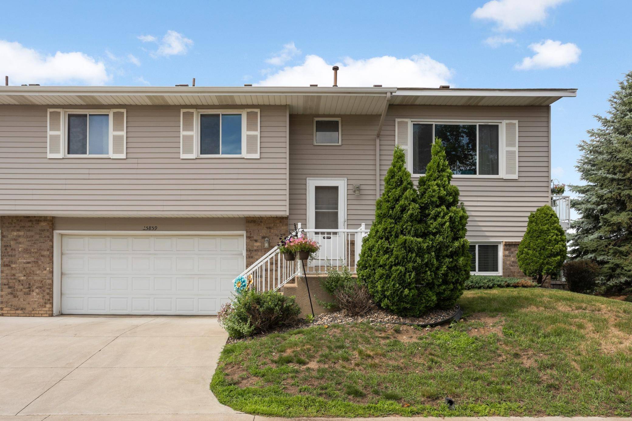 15859 Gooseberry WAY, Apple Valley, MN 55124