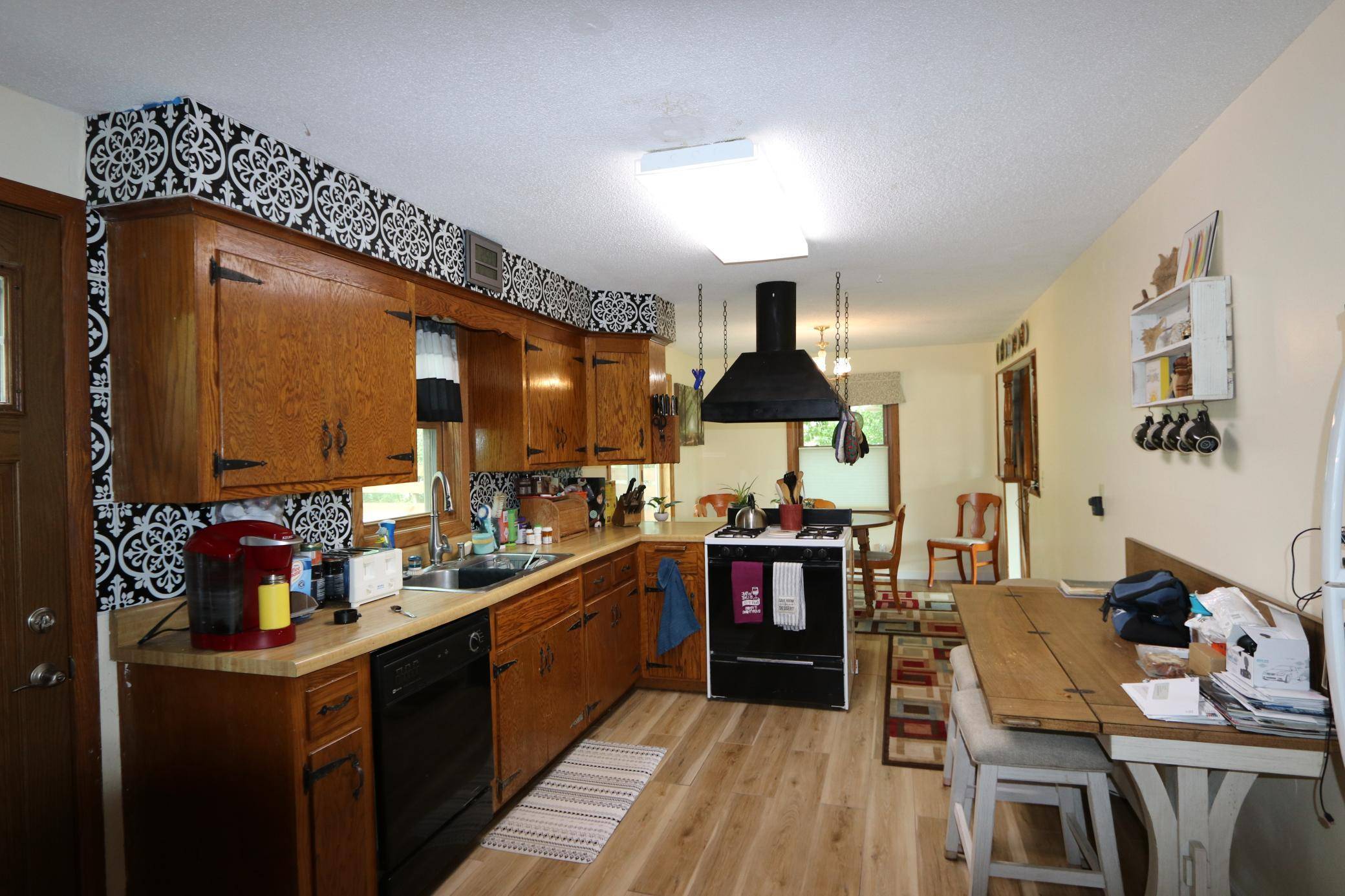 345 Walnut LN, Apple Valley, MN 55124