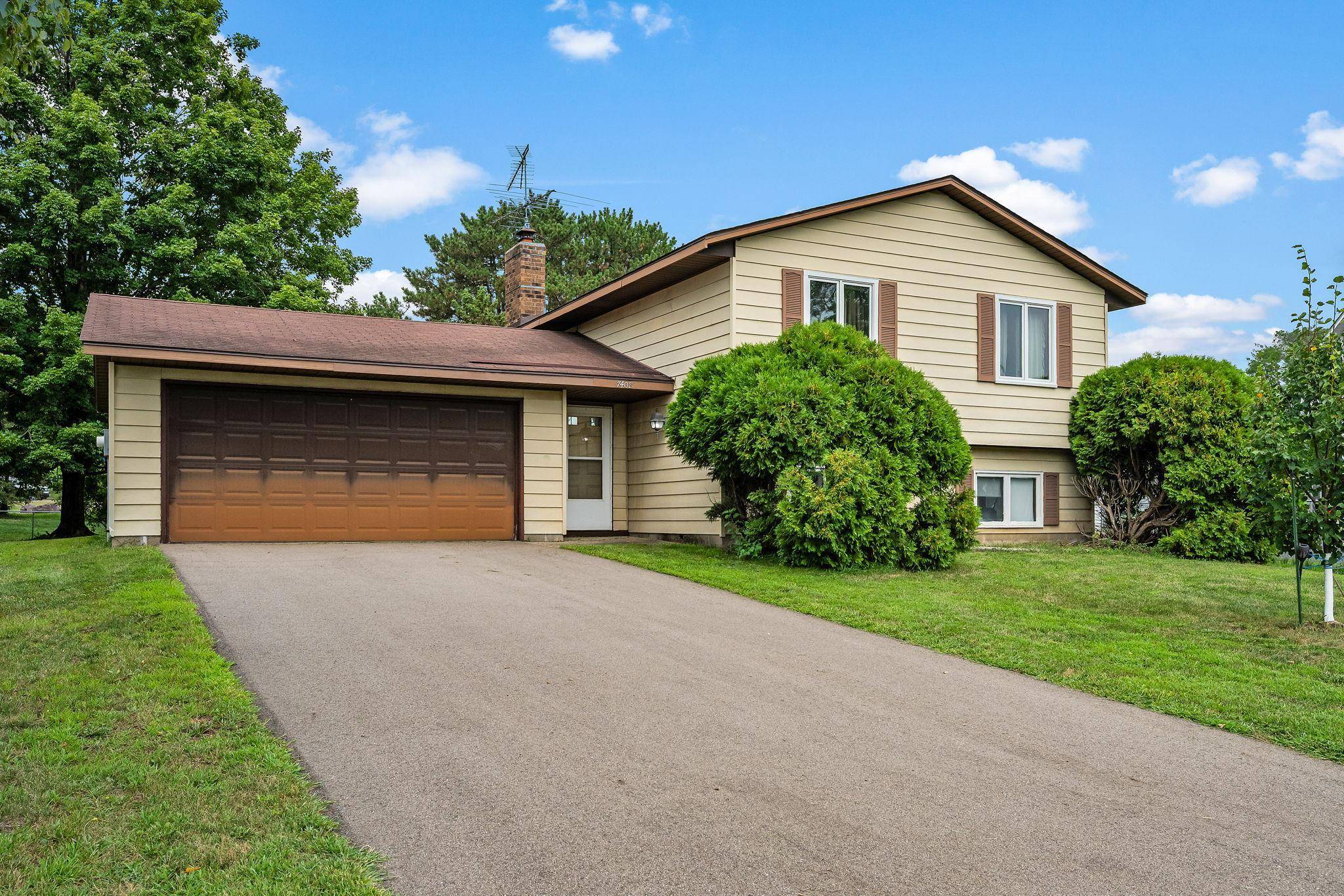 7408 W 100th ST, Bloomington, MN 55438