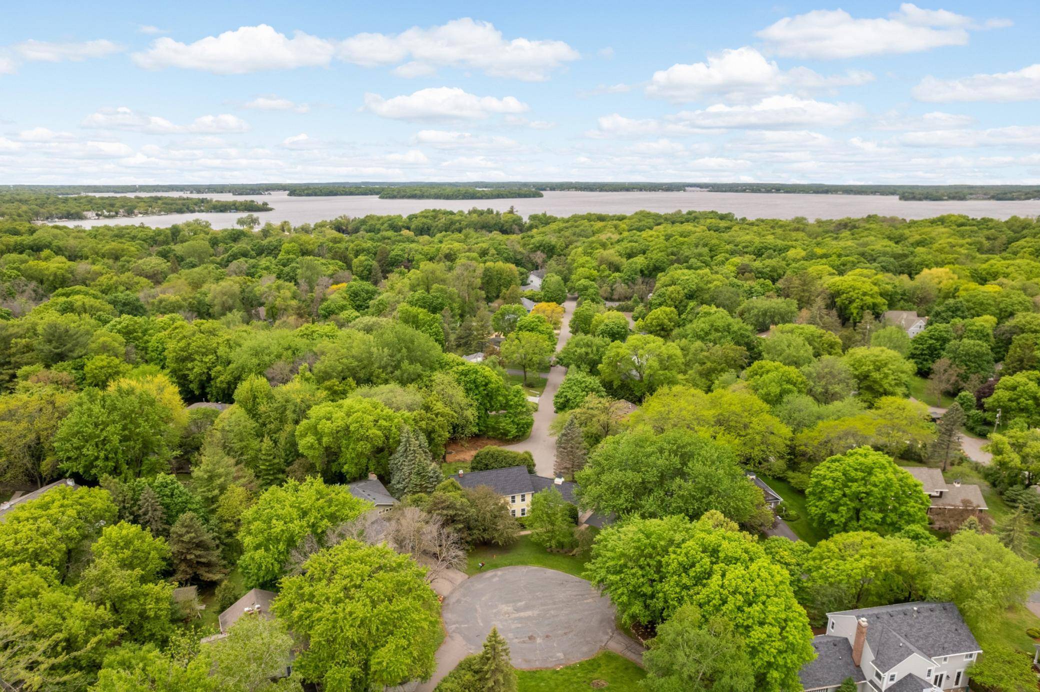3620 James AVE, Deephaven, MN 55391