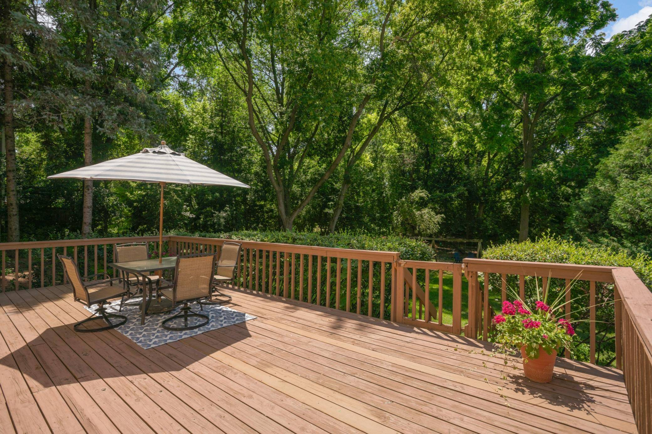 3620 James AVE, Deephaven, MN 55391