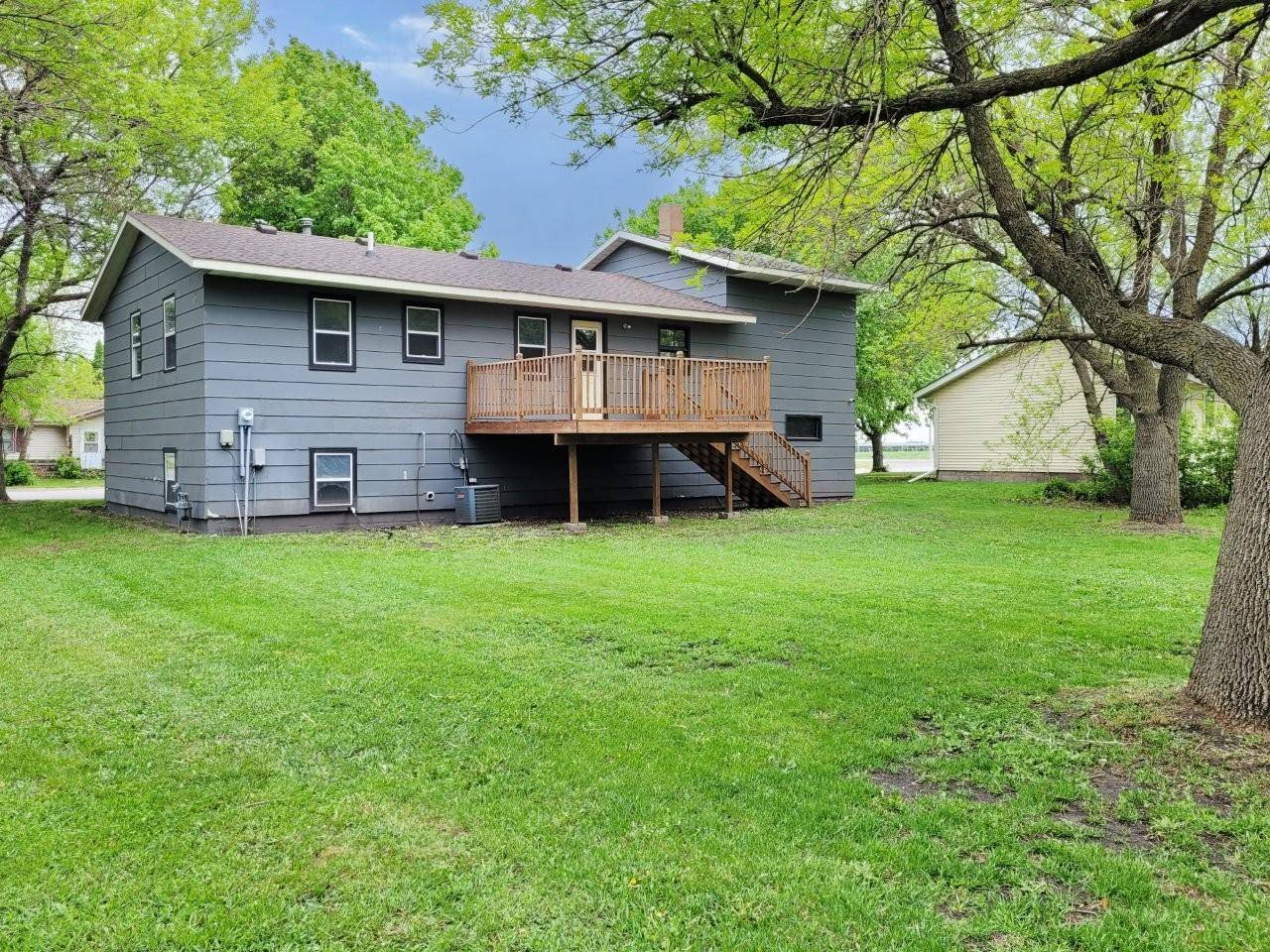 640 Ranchwood DR, Bird Island, MN 55310