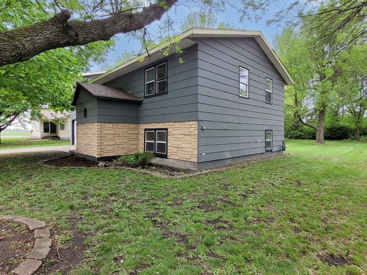 640 Ranchwood DR, Bird Island, MN 55310