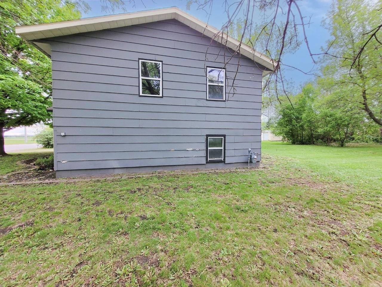 640 Ranchwood DR, Bird Island, MN 55310
