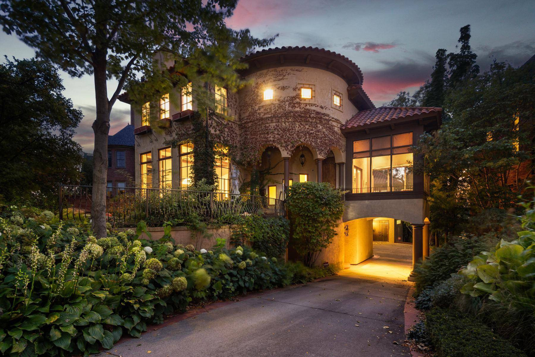 1700 Kenwood Pkwy, Minneapolis, MN 55405
