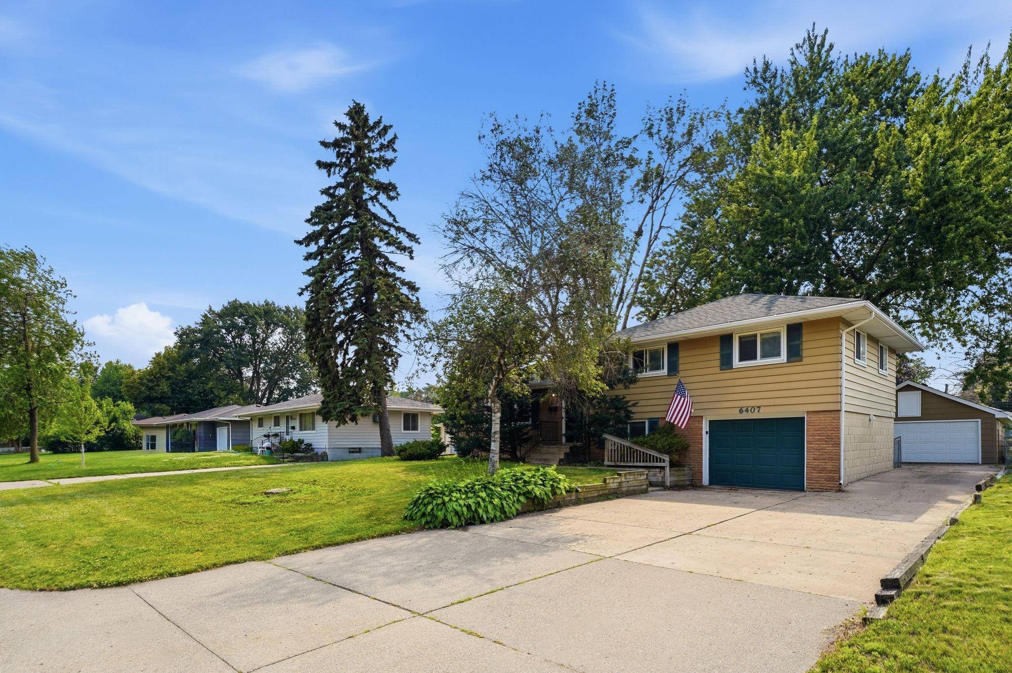 6407 Orchard AVE N, Brooklyn Park, MN 55429