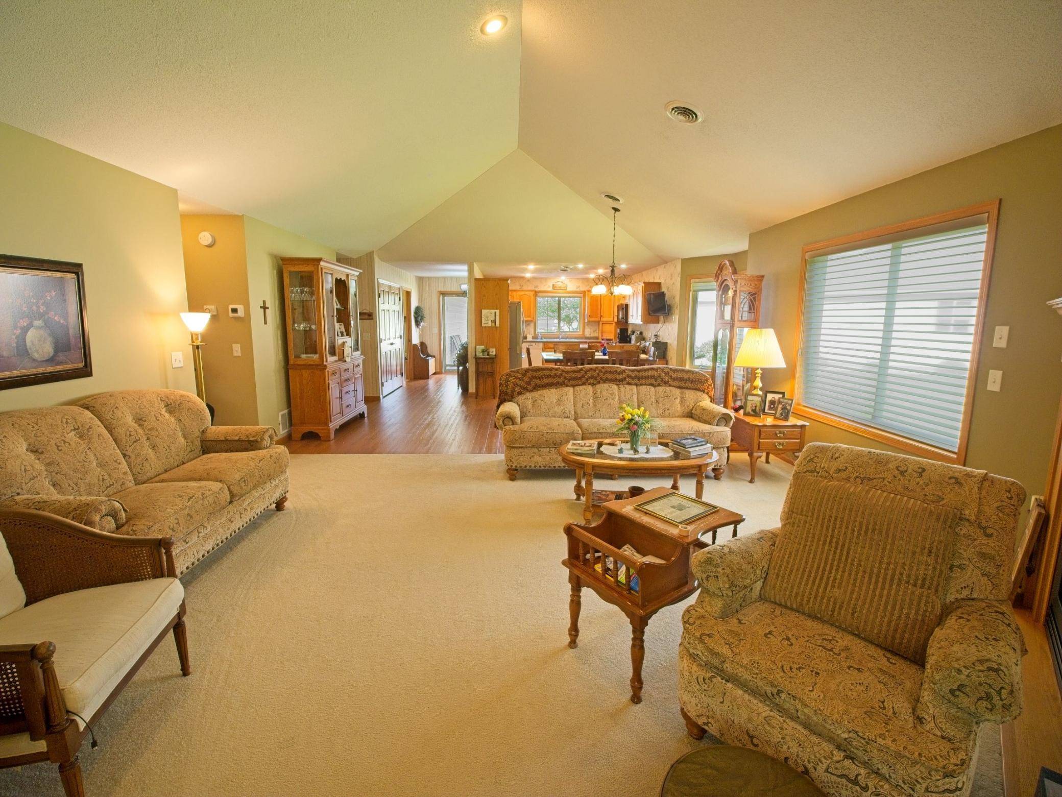 105 Harmon LN, Litchfield, MN 55355