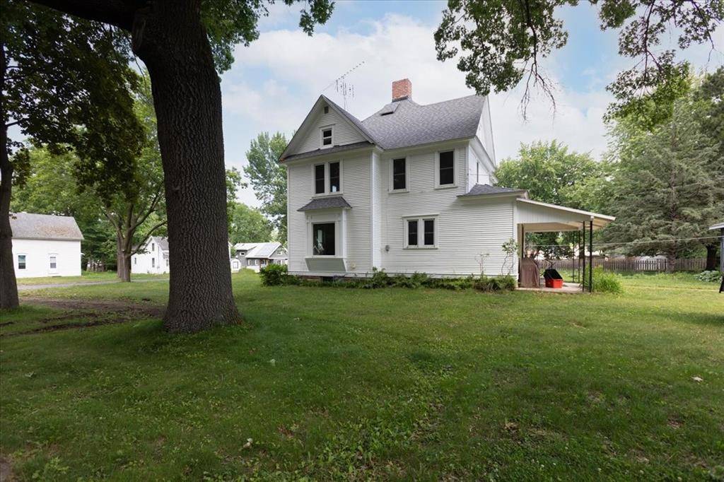 520 12th ST SE, Menomonie, WI 54751