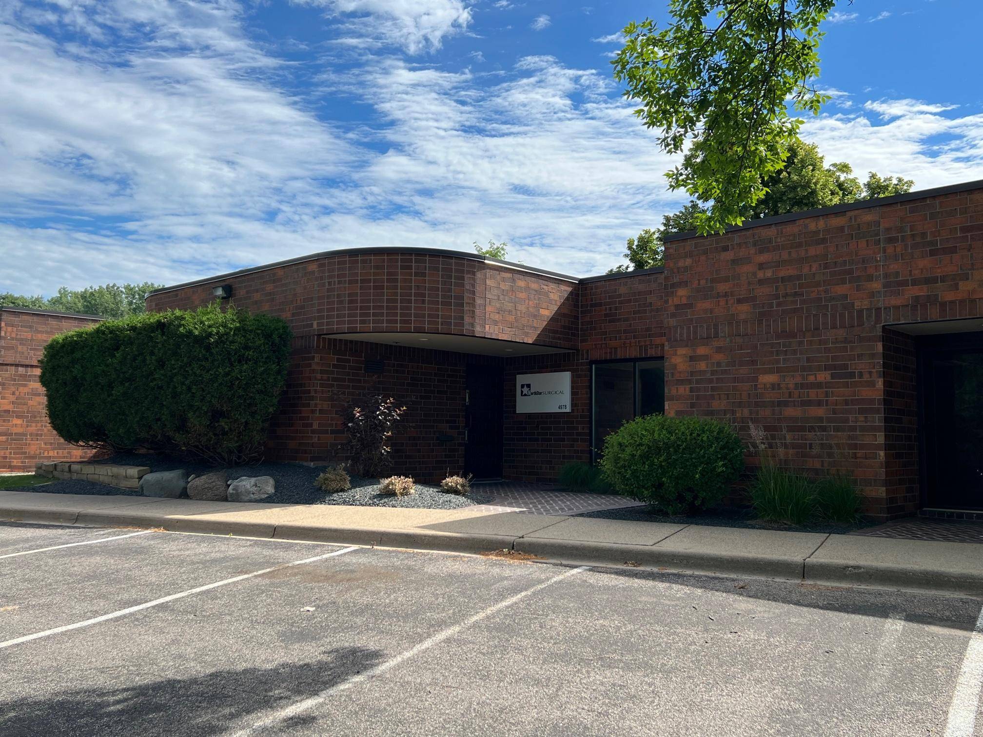4976,4978 and 4980 Lincoln DR, Edina, MN 55436