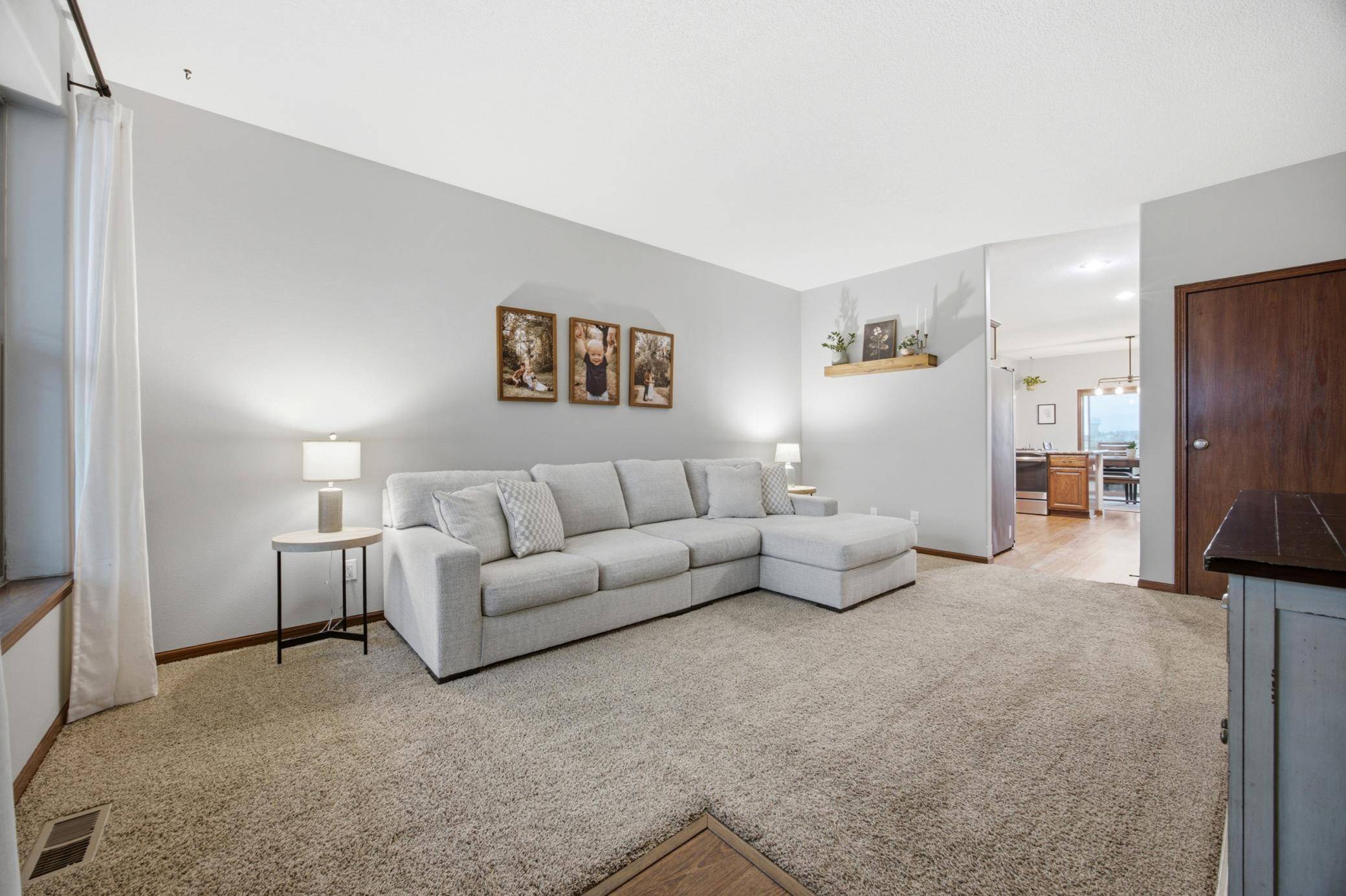 90 6th ST E, Horace, ND 58047