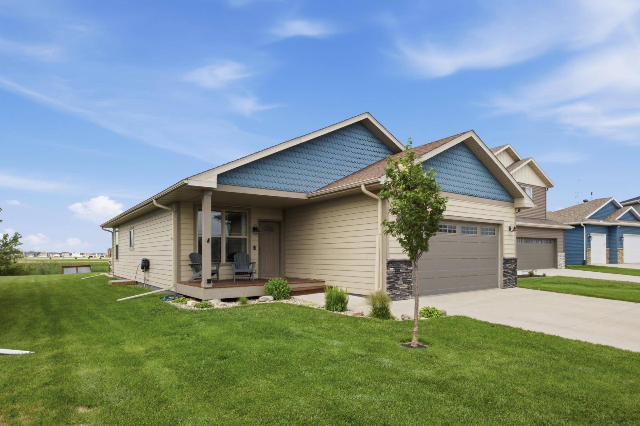 90 6th ST E, Horace, ND 58047