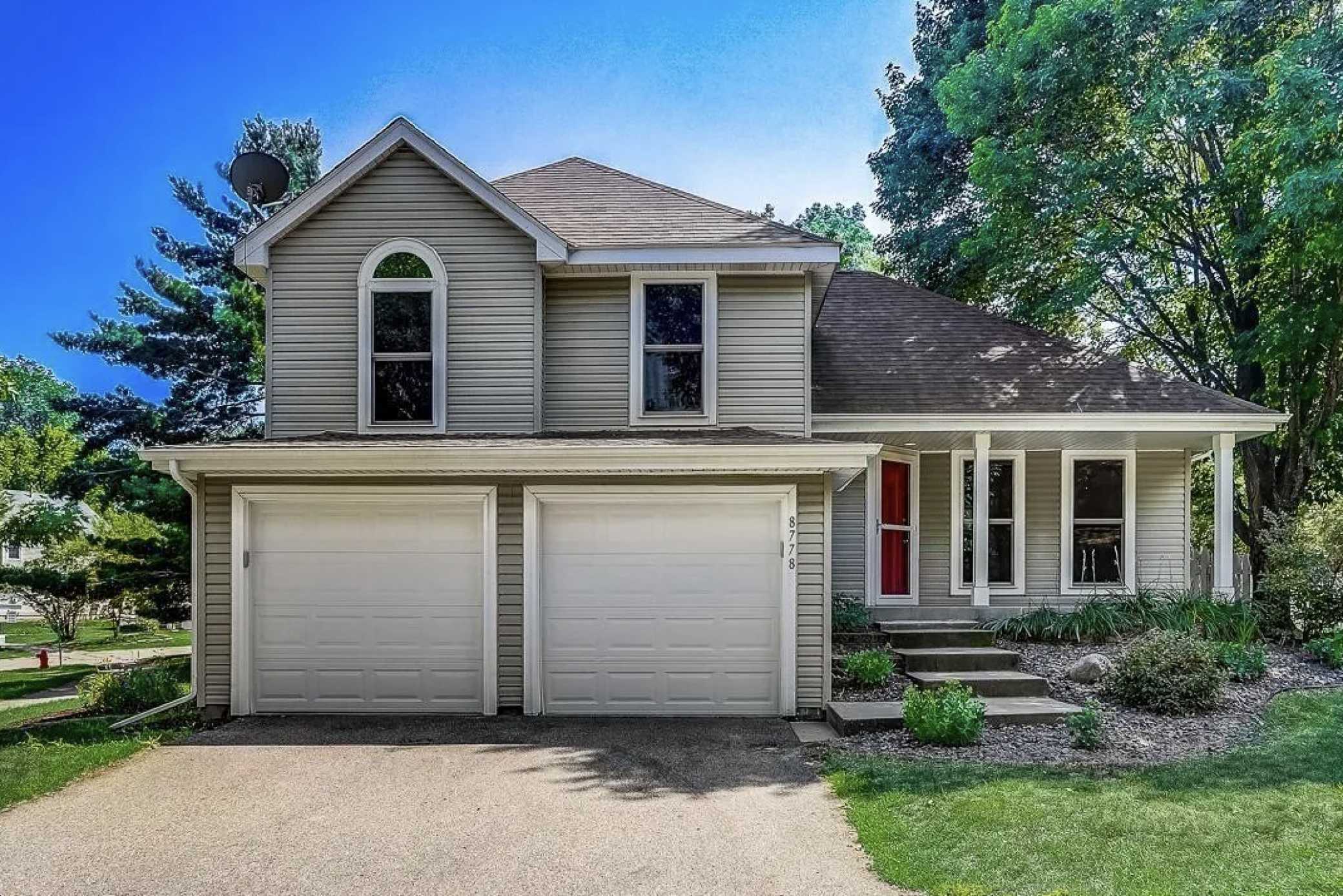 8778 Hawthorne DR, Eden Prairie, MN 55347