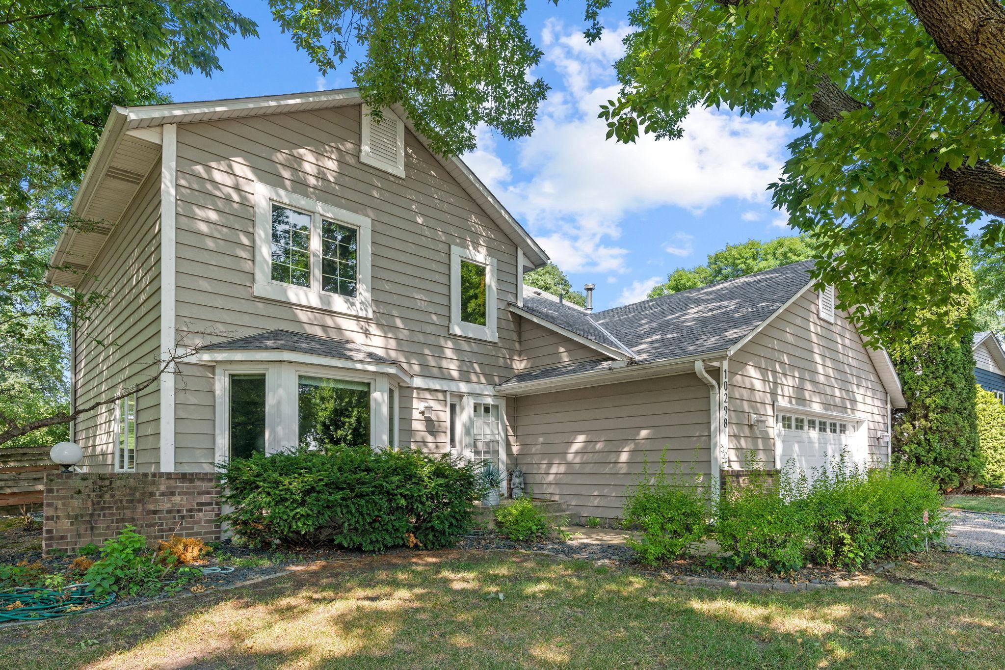 10298 Mooer LN, Eden Prairie, MN 55347