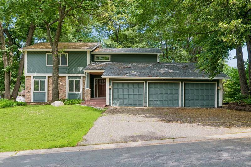 8440 Bayridge LN, Bloomington, MN 55438