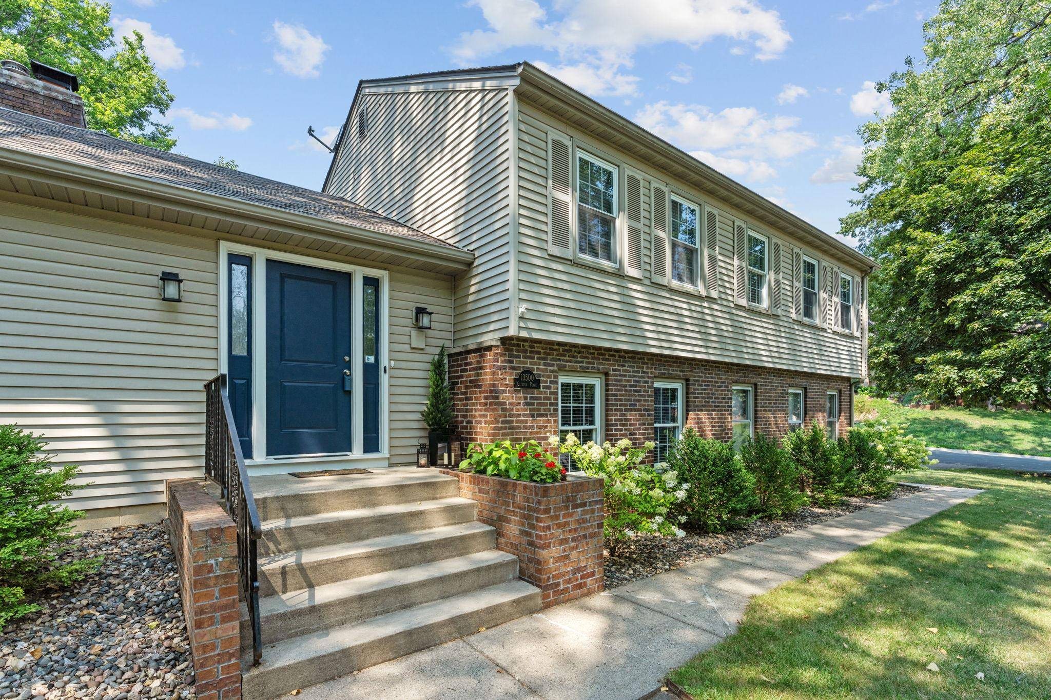 13500 Clinton PL, Burnsville, MN 55337