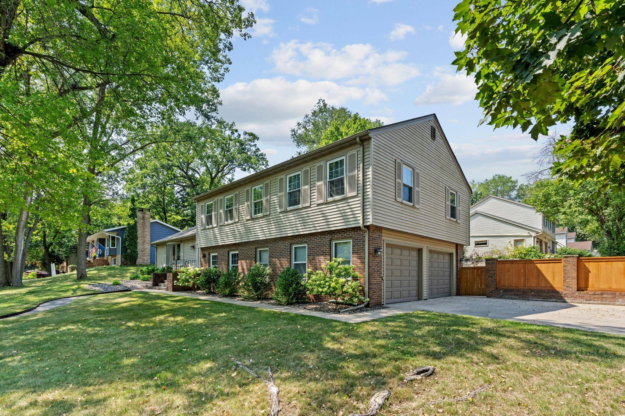 13500 Clinton PL, Burnsville, MN 55337