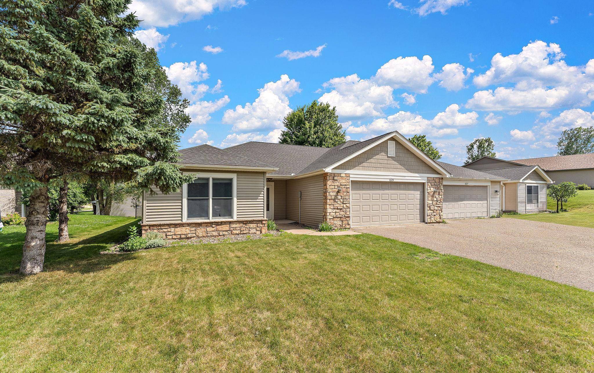 1825 Windmill DR, Baldwin, WI 54002