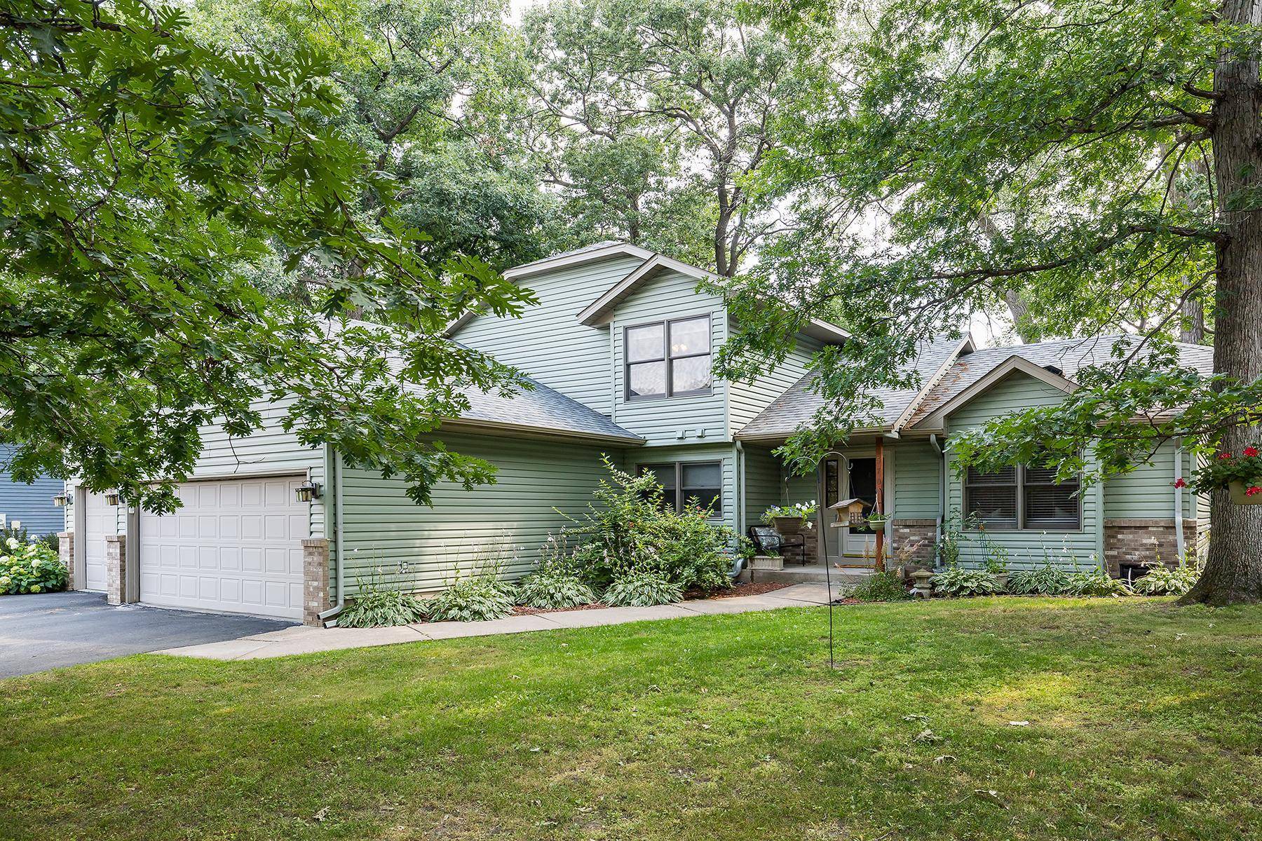 570 Dorland RD S, Maplewood, MN 55119