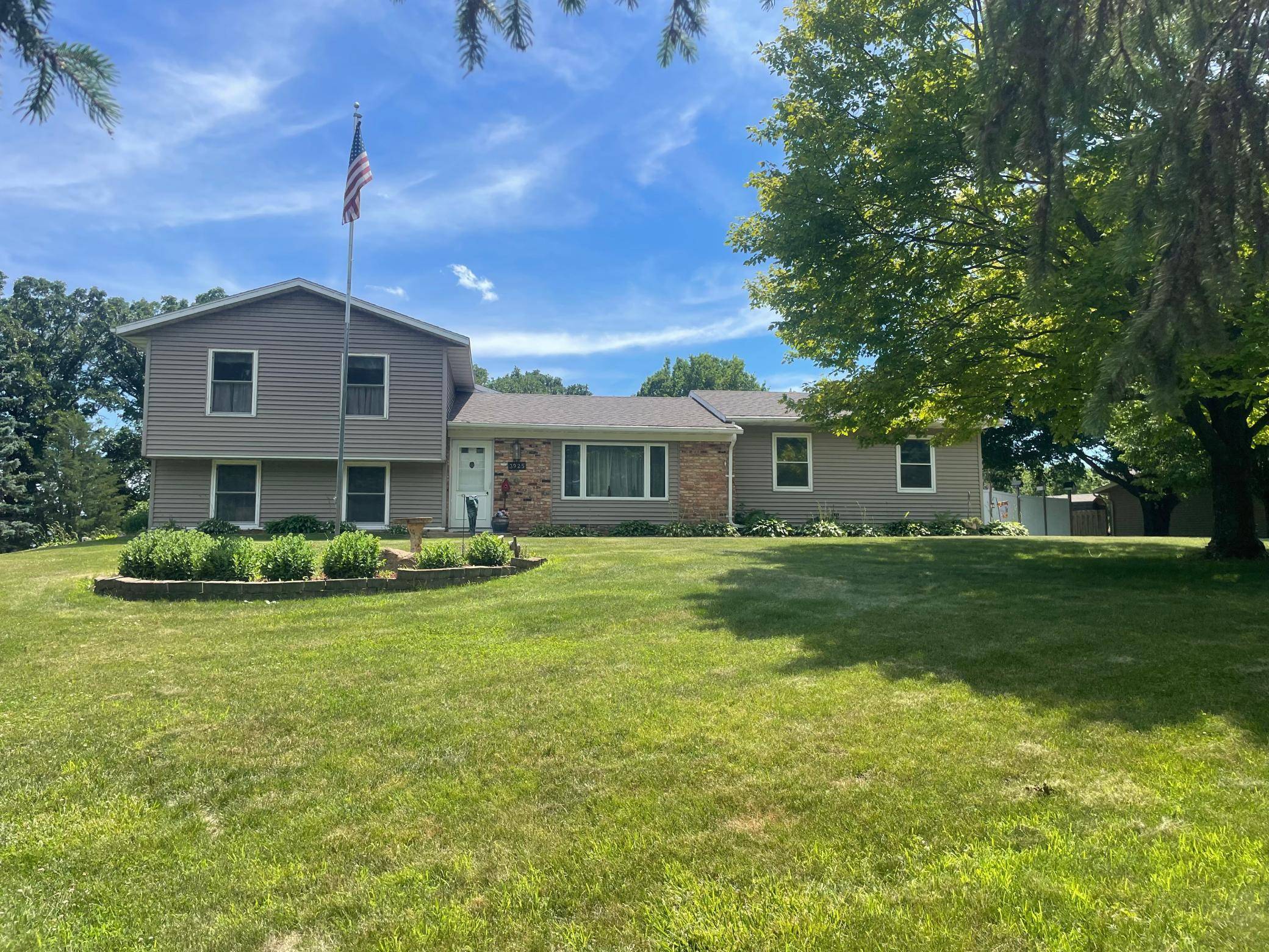 3925 8th ST NE, Willmar, MN 56201