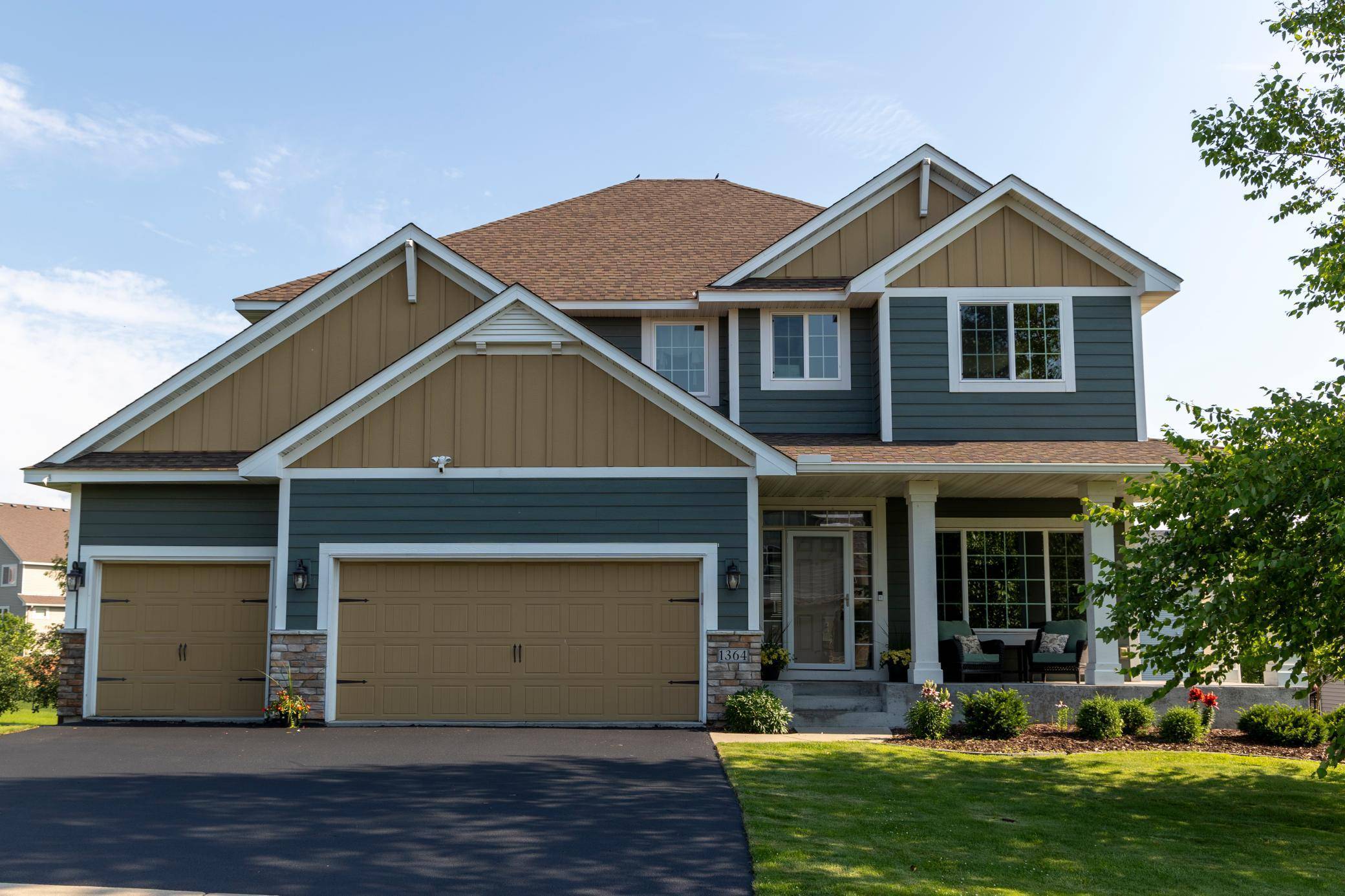 1364 Ridge LN, Shakopee, MN 55379