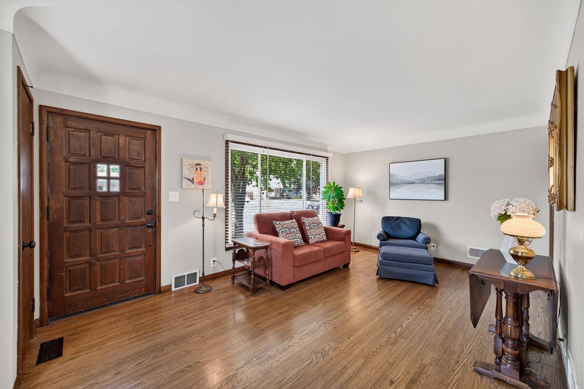 132 Spruce ST W, South Saint Paul, MN 55075