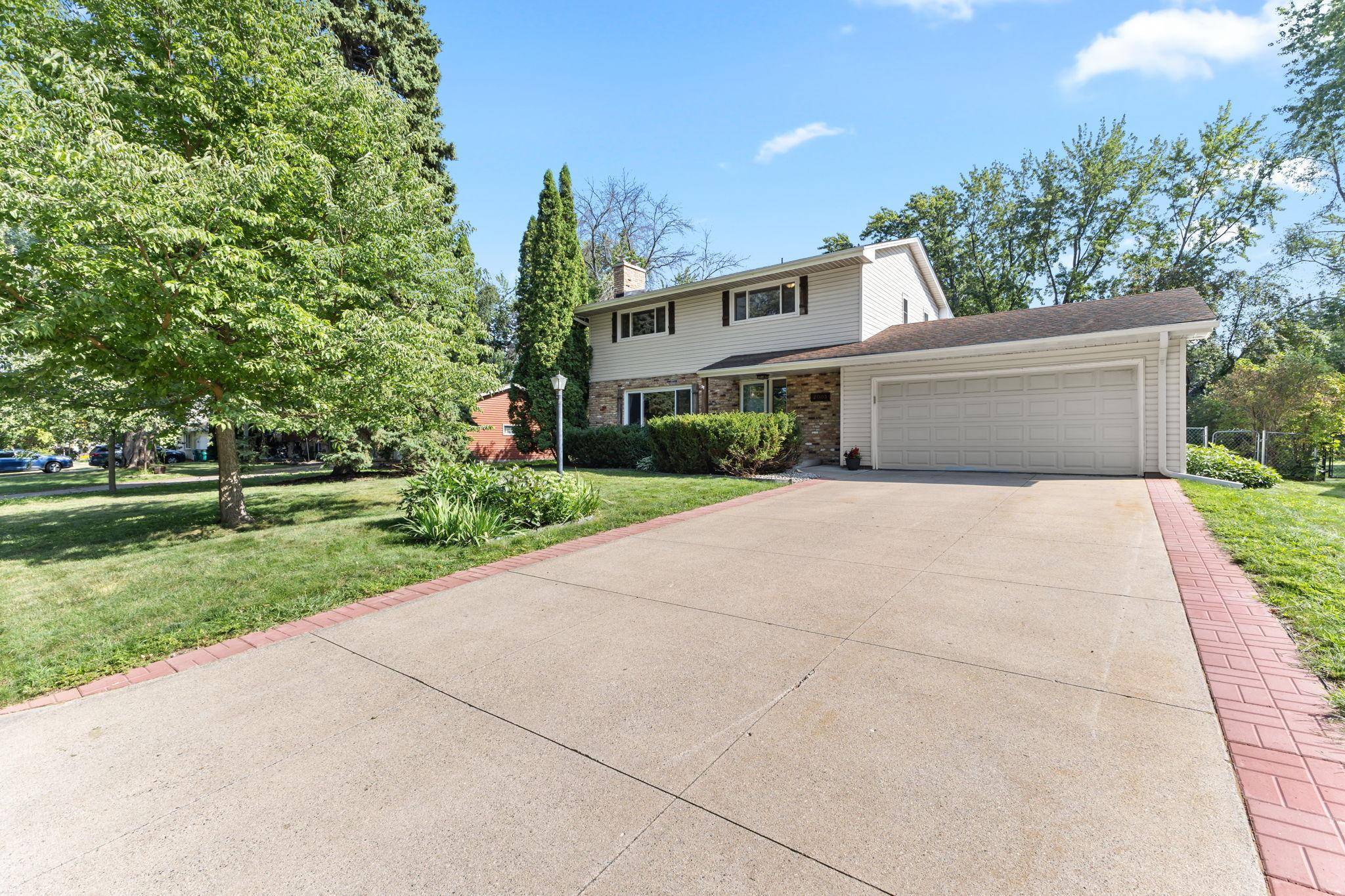 2003 Tamarack LN, Burnsville, MN 55337