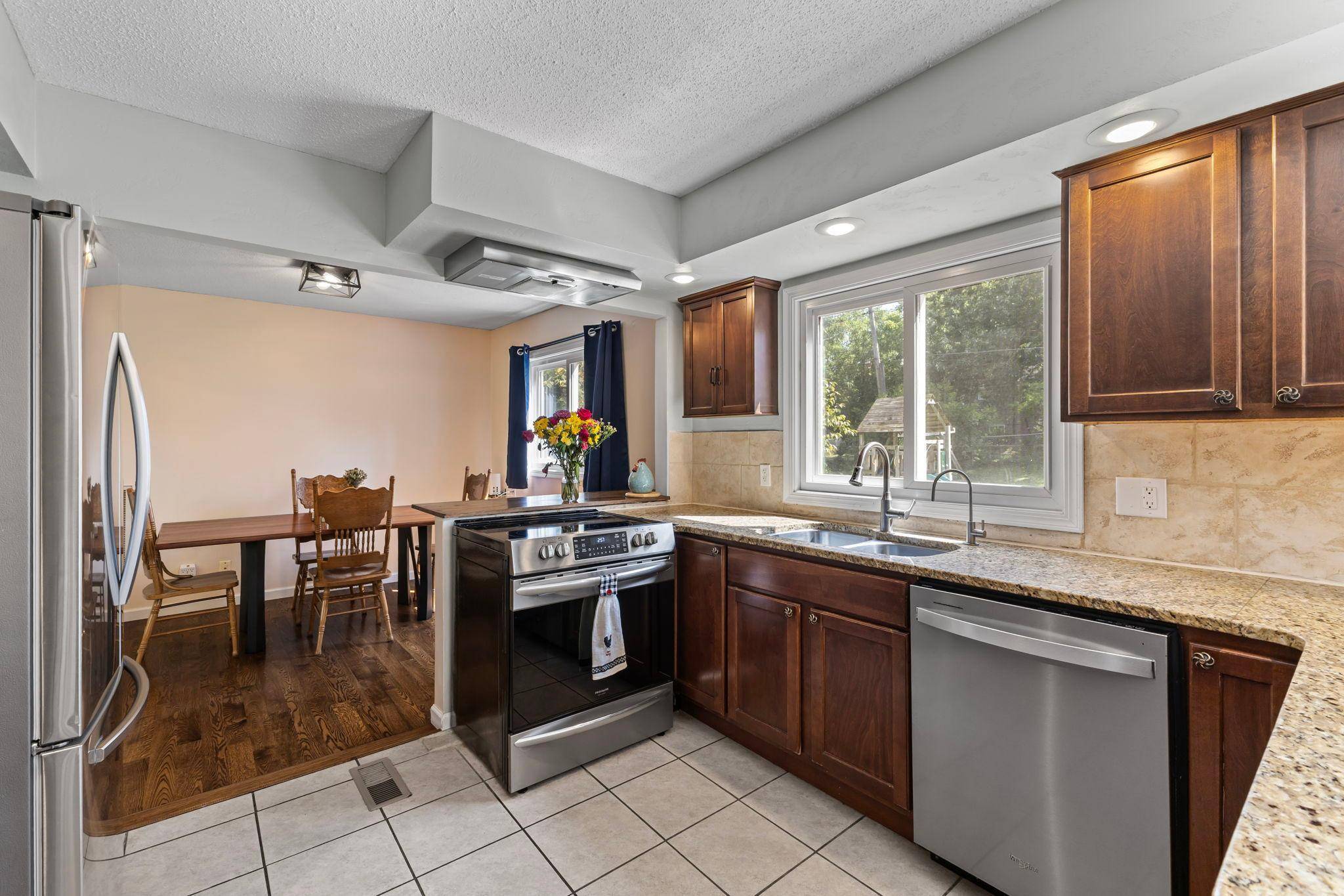 2003 Tamarack LN, Burnsville, MN 55337