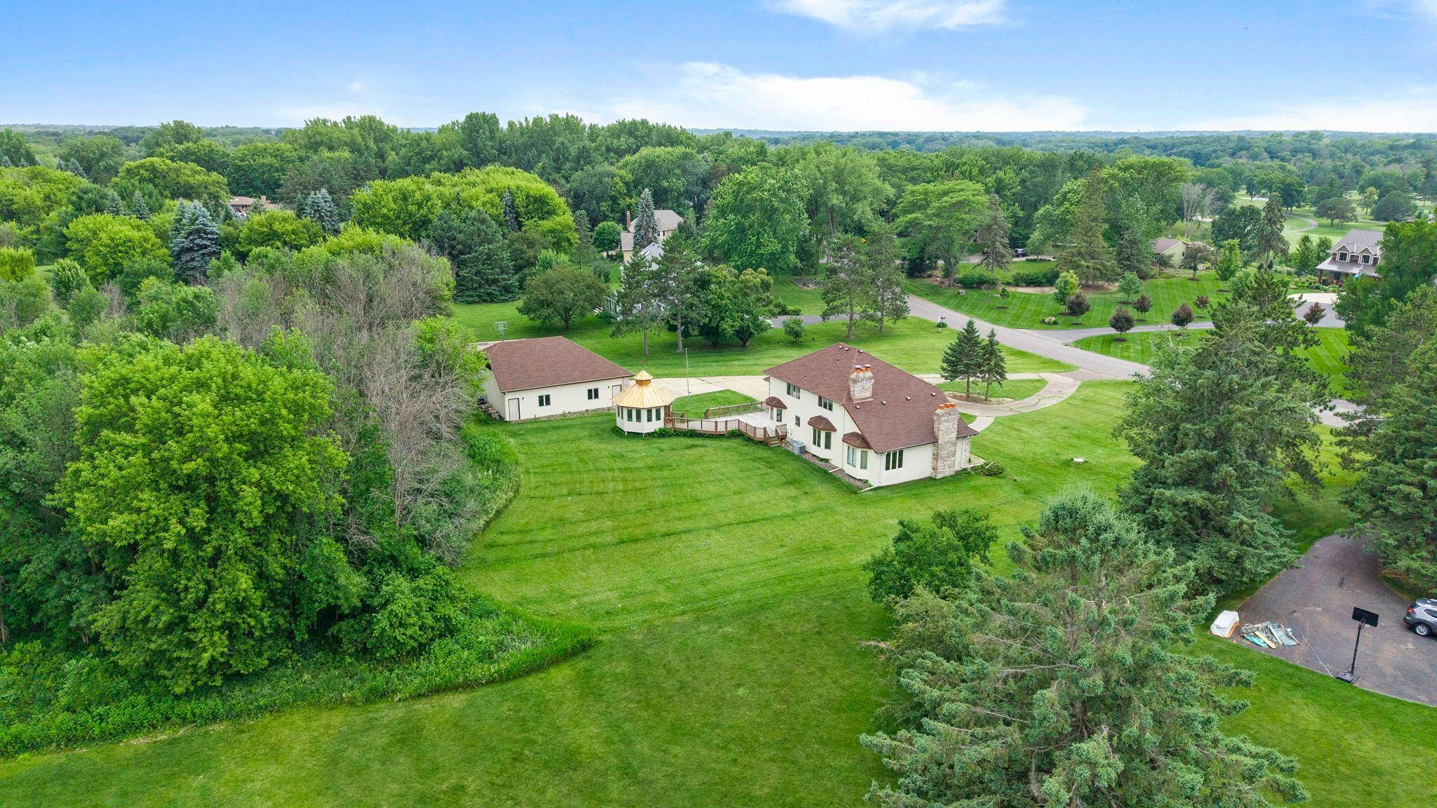 6 Lacosta DR, Dellwood, MN 55110