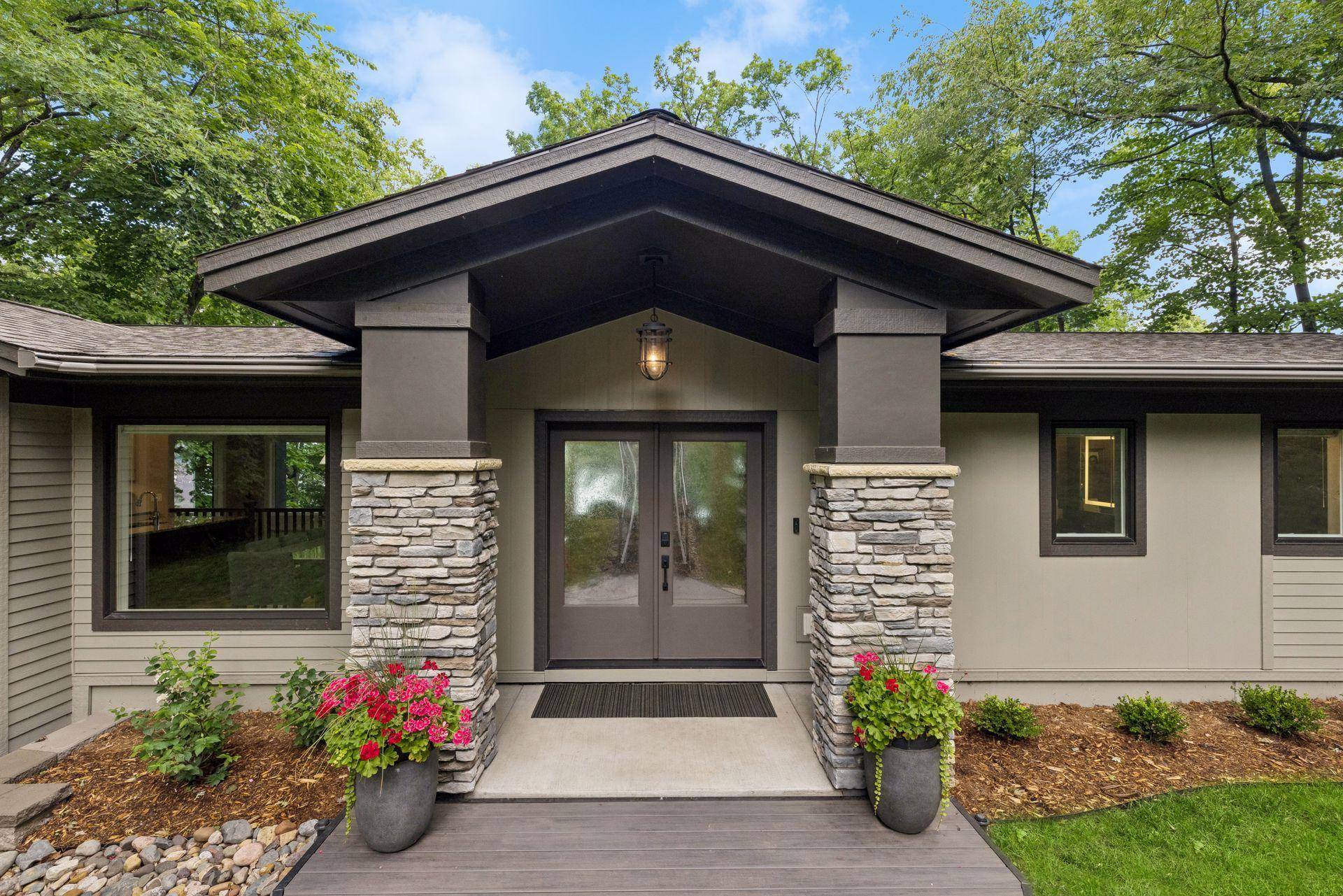280 Cove RD, Hudson, WI 54016