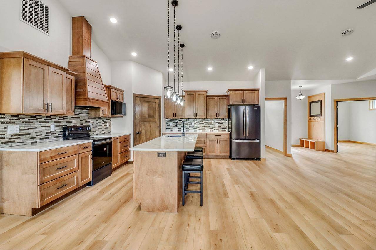 215 Emma CT, Mapleton, ND 58059
