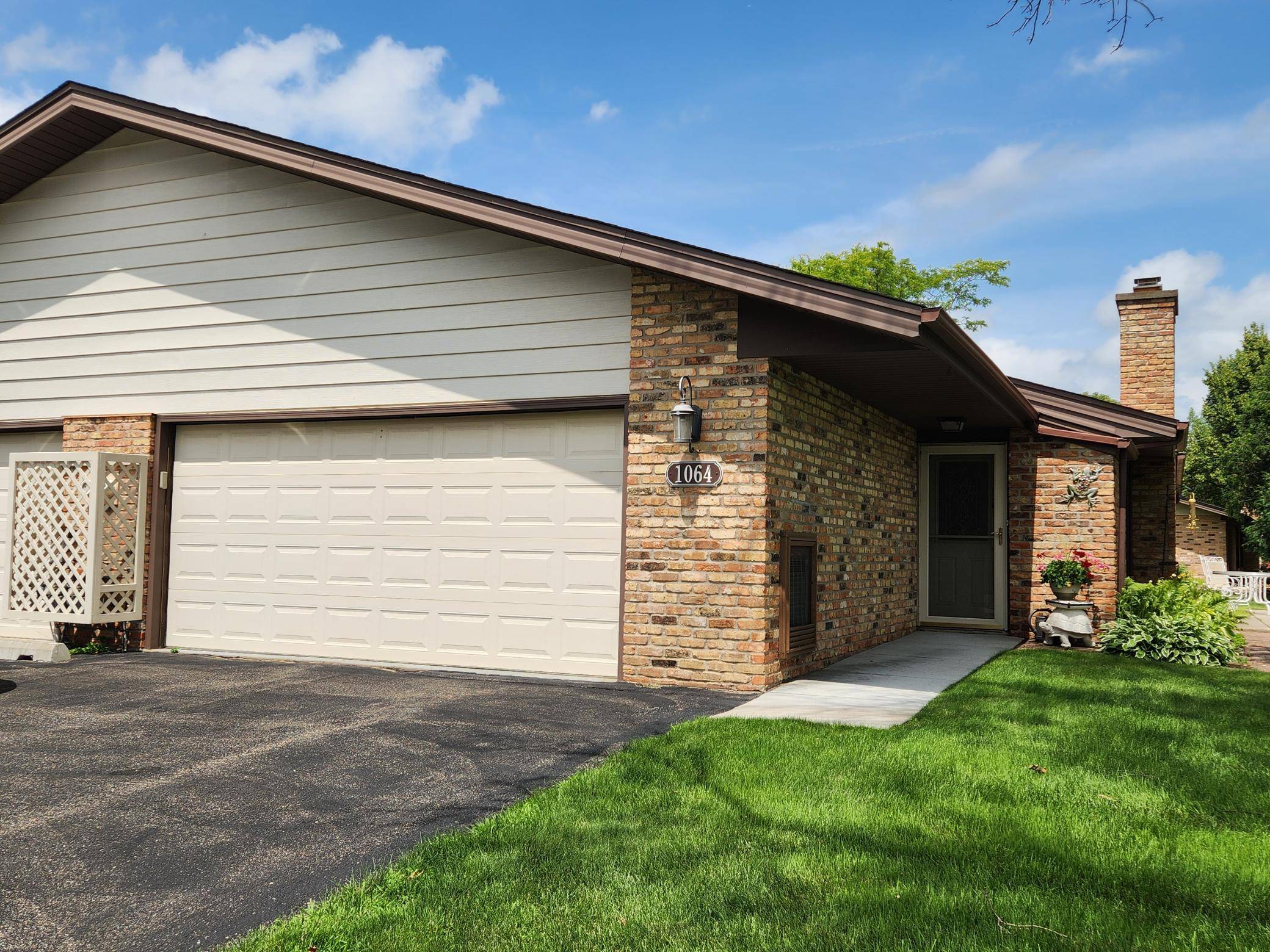 1064 Zanzibar LN N, Plymouth, MN 55447