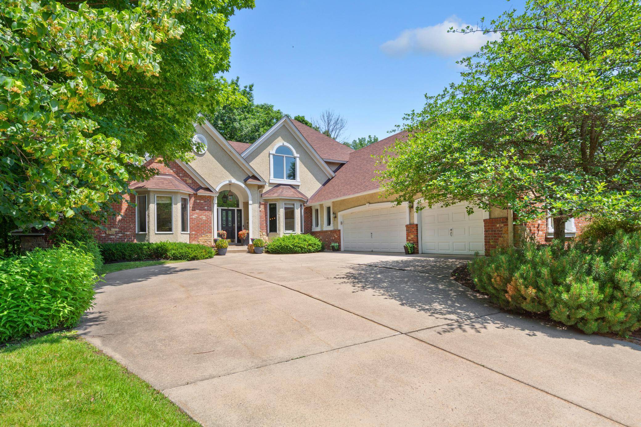 704 Legacy CT, Faribault, MN 55021