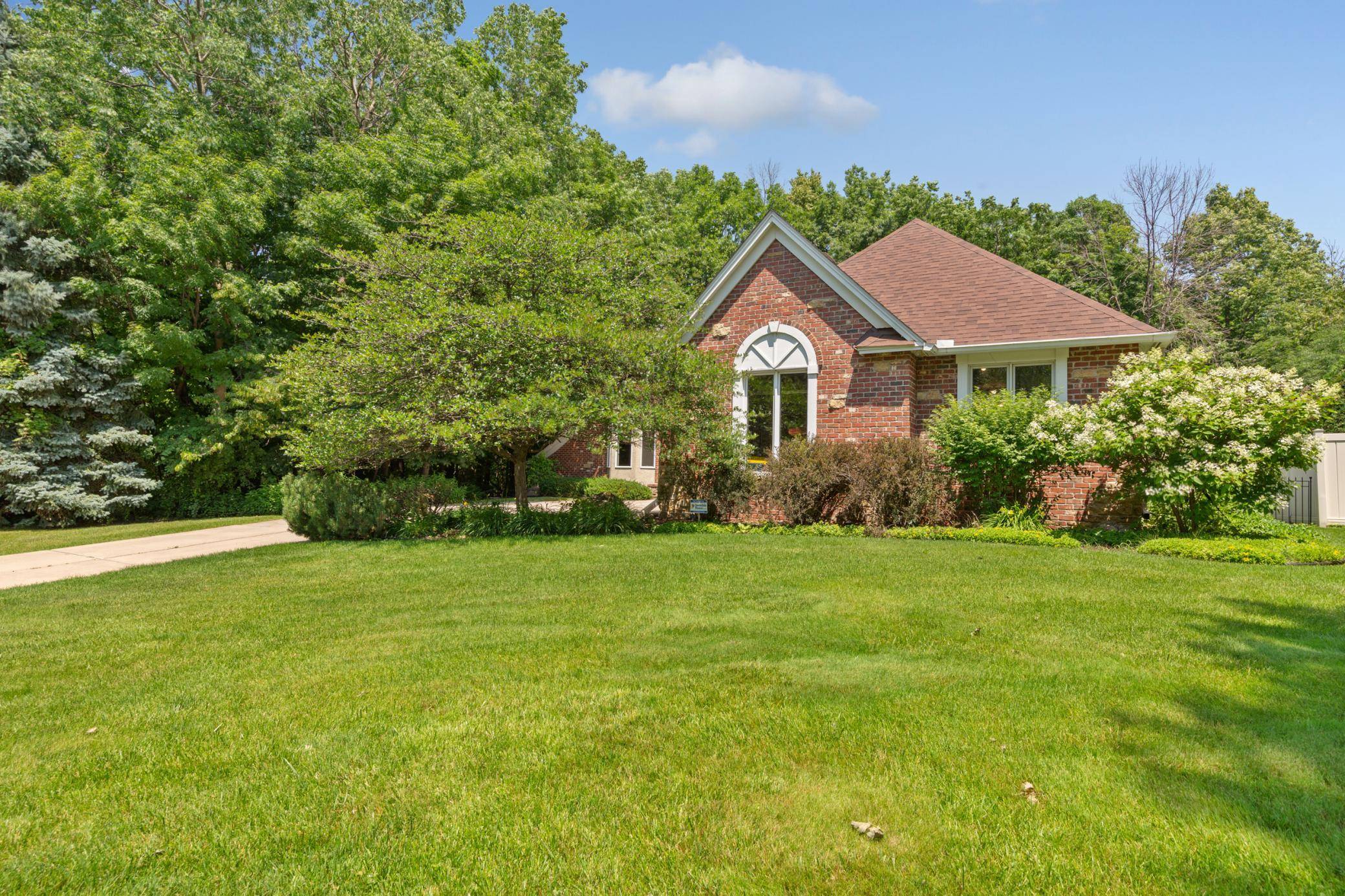 704 Legacy CT, Faribault, MN 55021