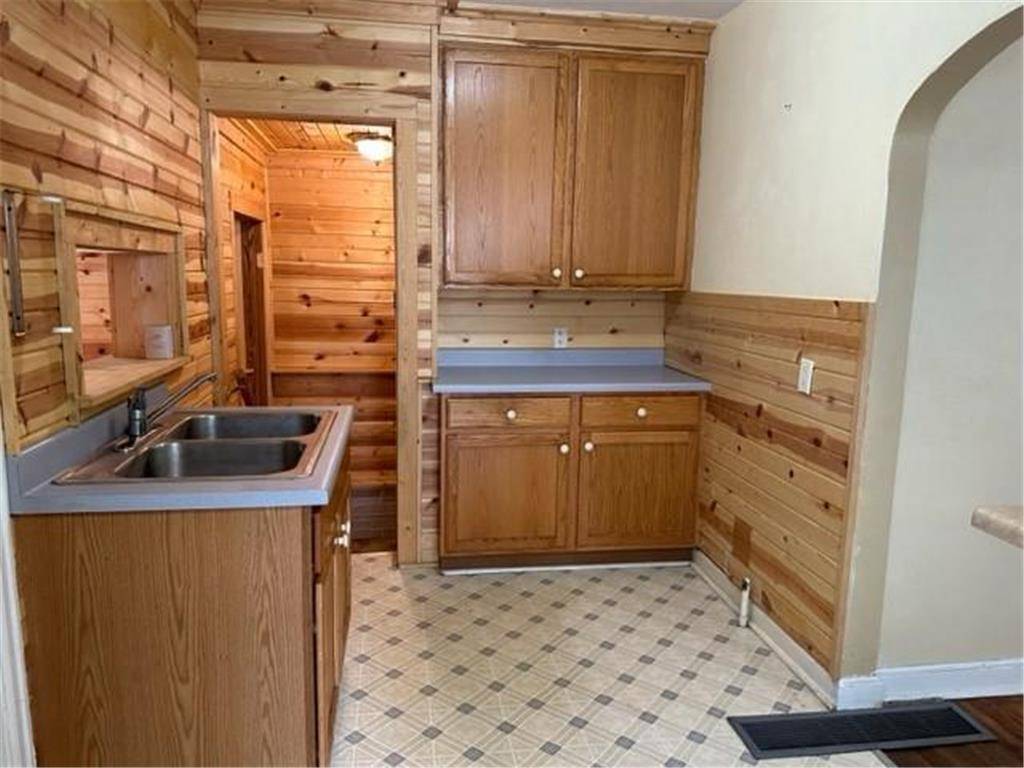 91 6th ST, Windom, MN 56101