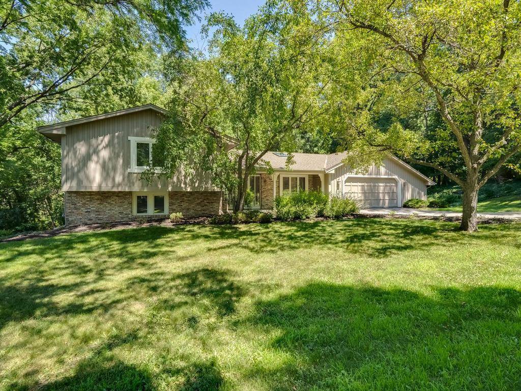 15208 Crown DR, Minnetonka, MN 55345