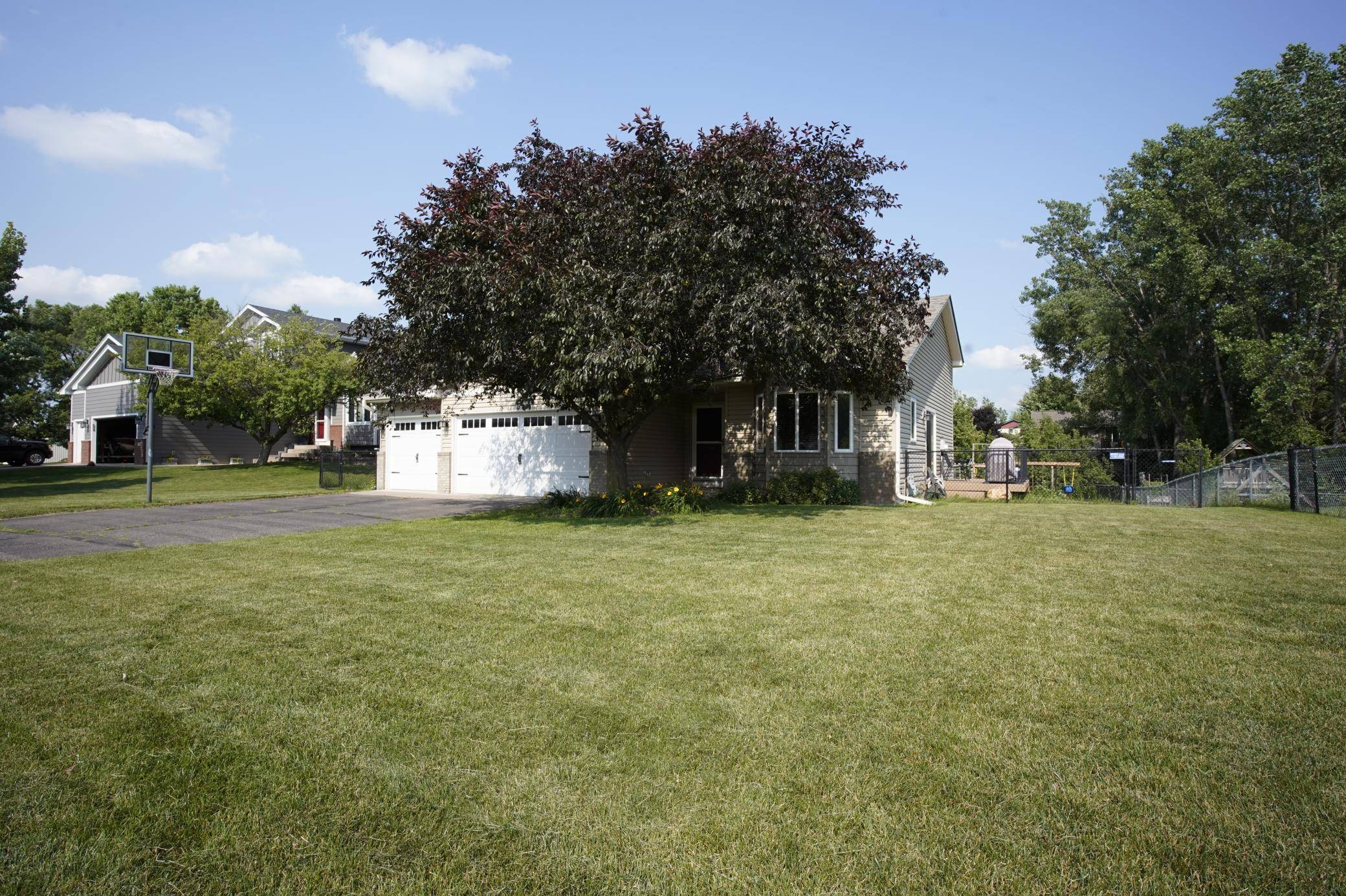 7696 Appaloosa LN, Circle Pines, MN 55014