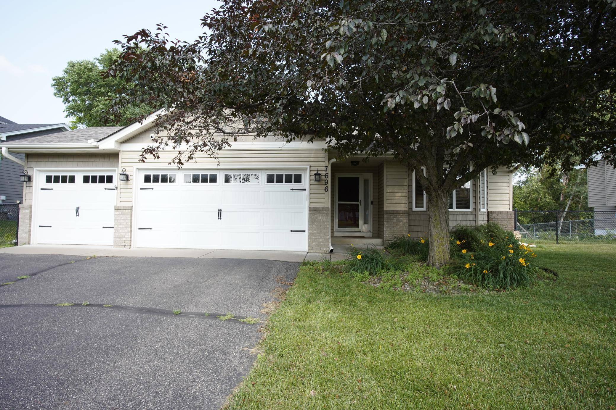 7696 Appaloosa LN, Circle Pines, MN 55014