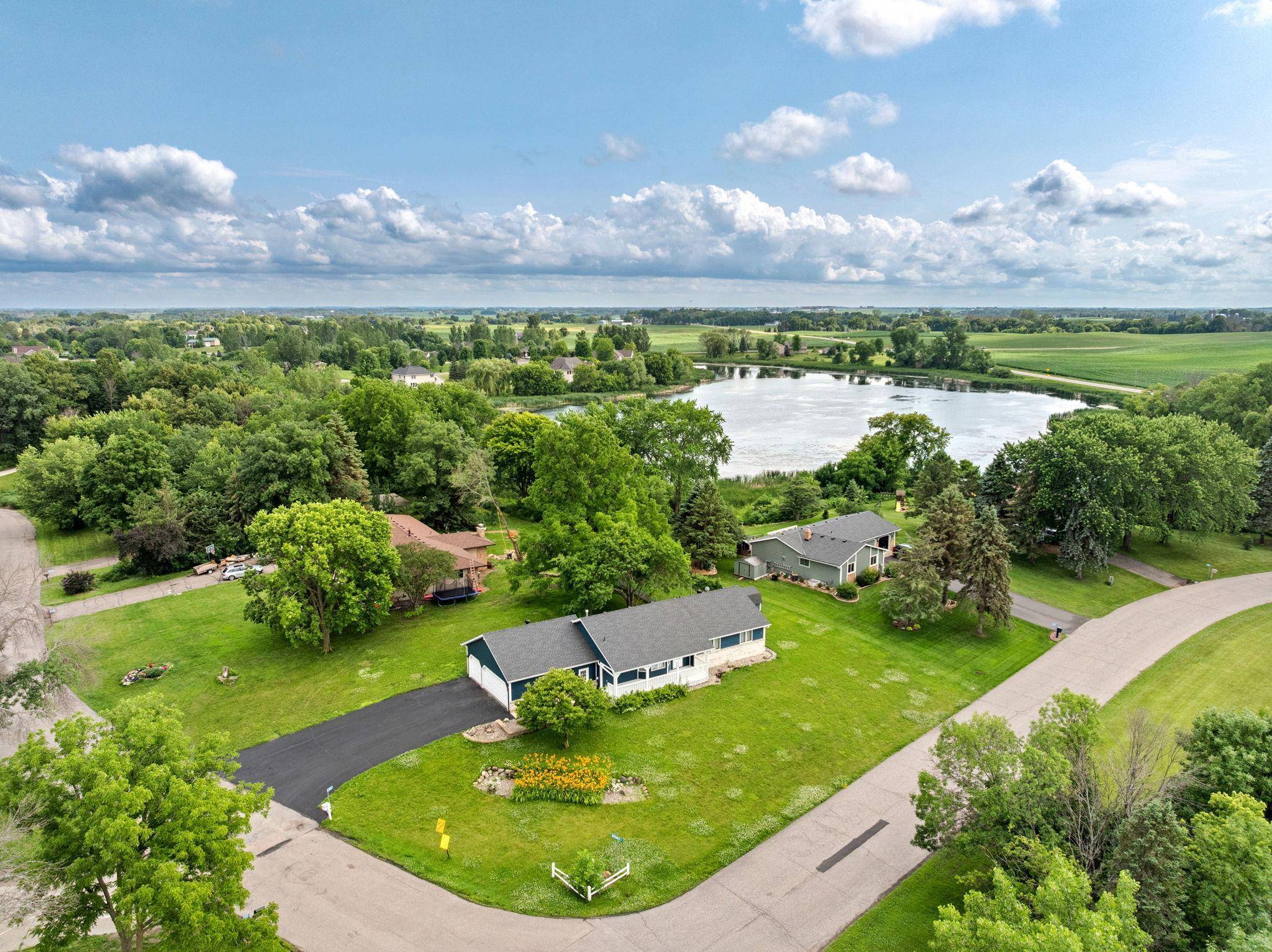 833 Tyrol LN, Shakopee, MN 55379