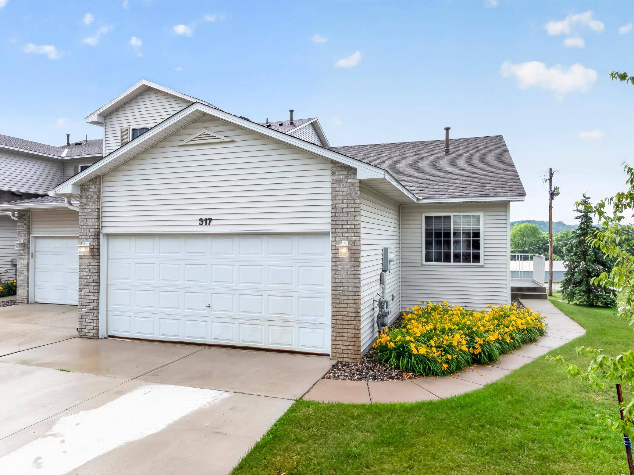 317 Archibald LN, Dundas, MN 55019