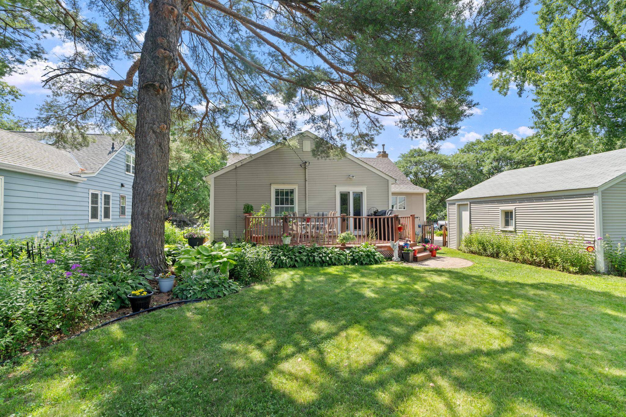 1820 Holton ST, Falcon Heights, MN 55113