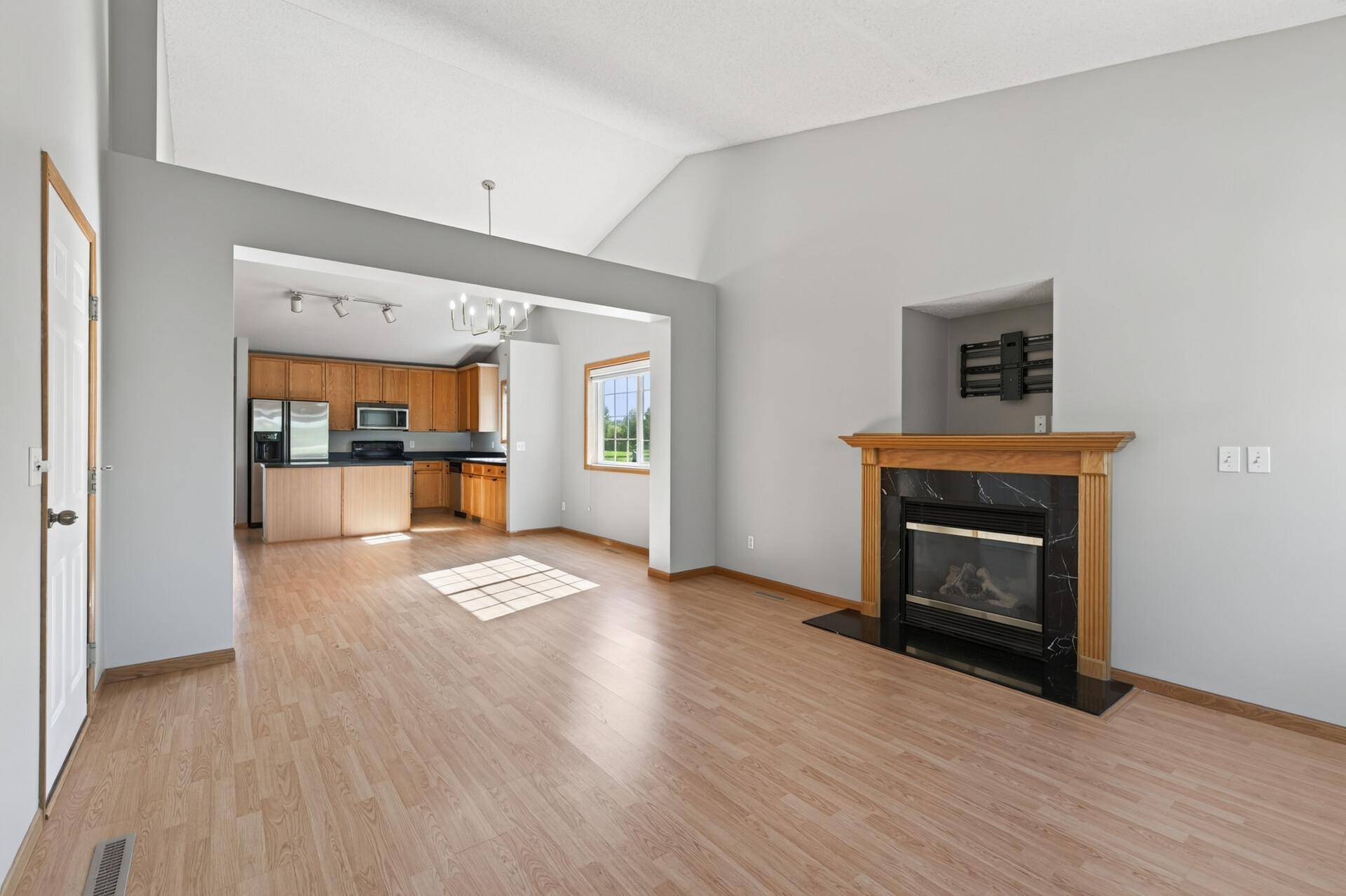 10501 Jason LN, Albertville, MN 55301