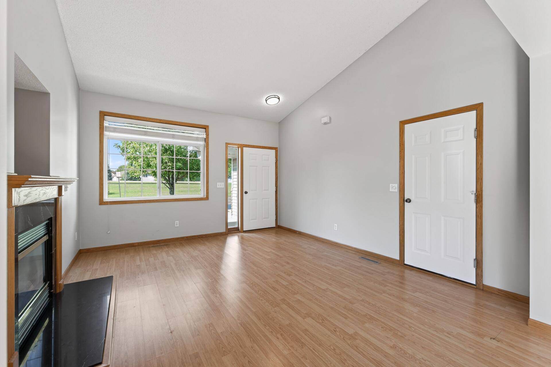10501 Jason LN, Albertville, MN 55301