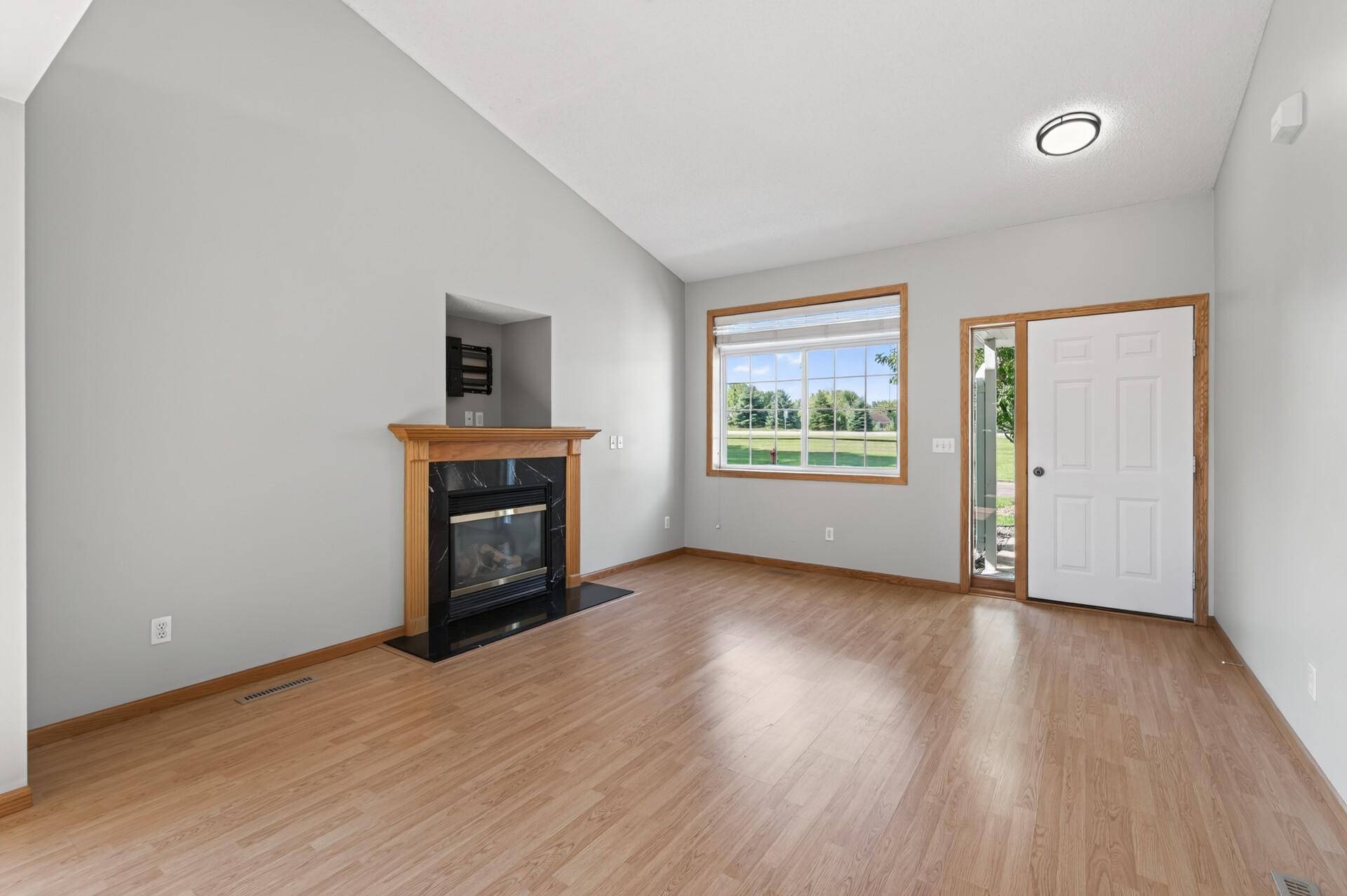 10501 Jason LN, Albertville, MN 55301