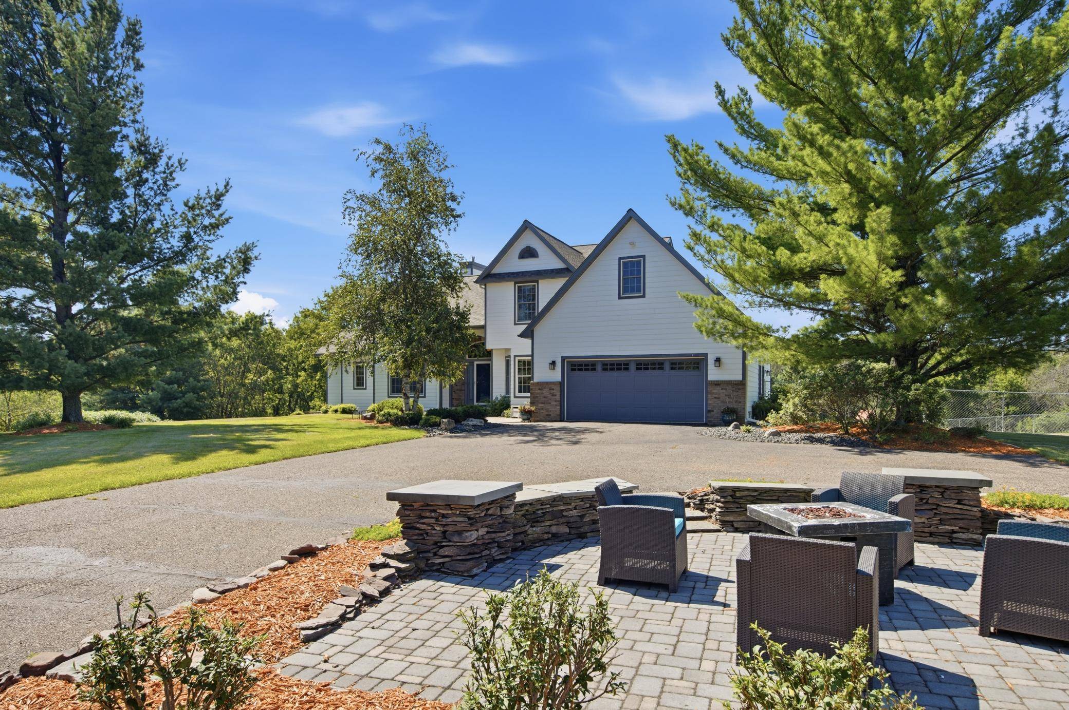 923 Cloverleaf CIR, Hudson, WI 54016
