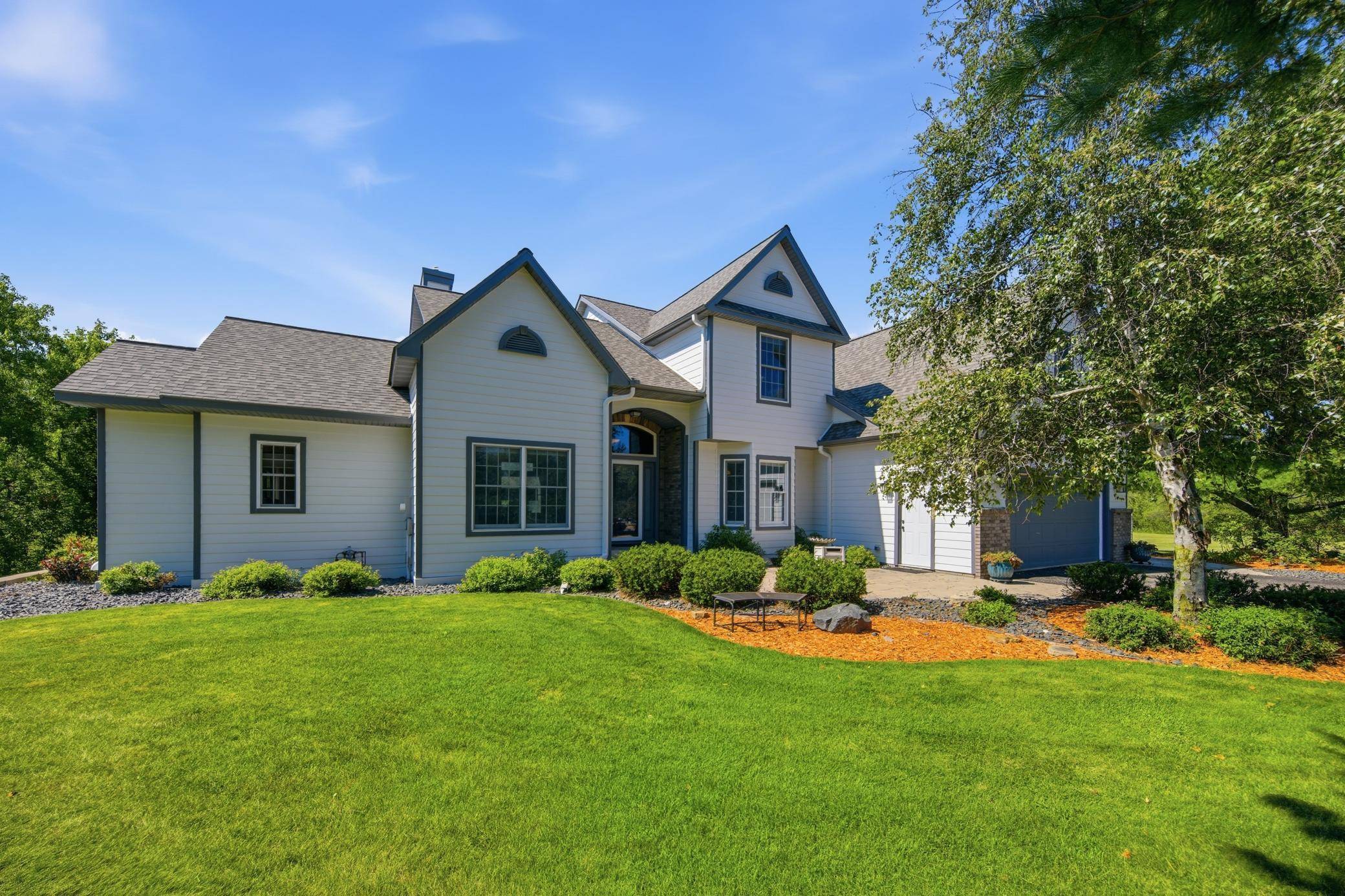 923 Cloverleaf CIR, Hudson, WI 54016