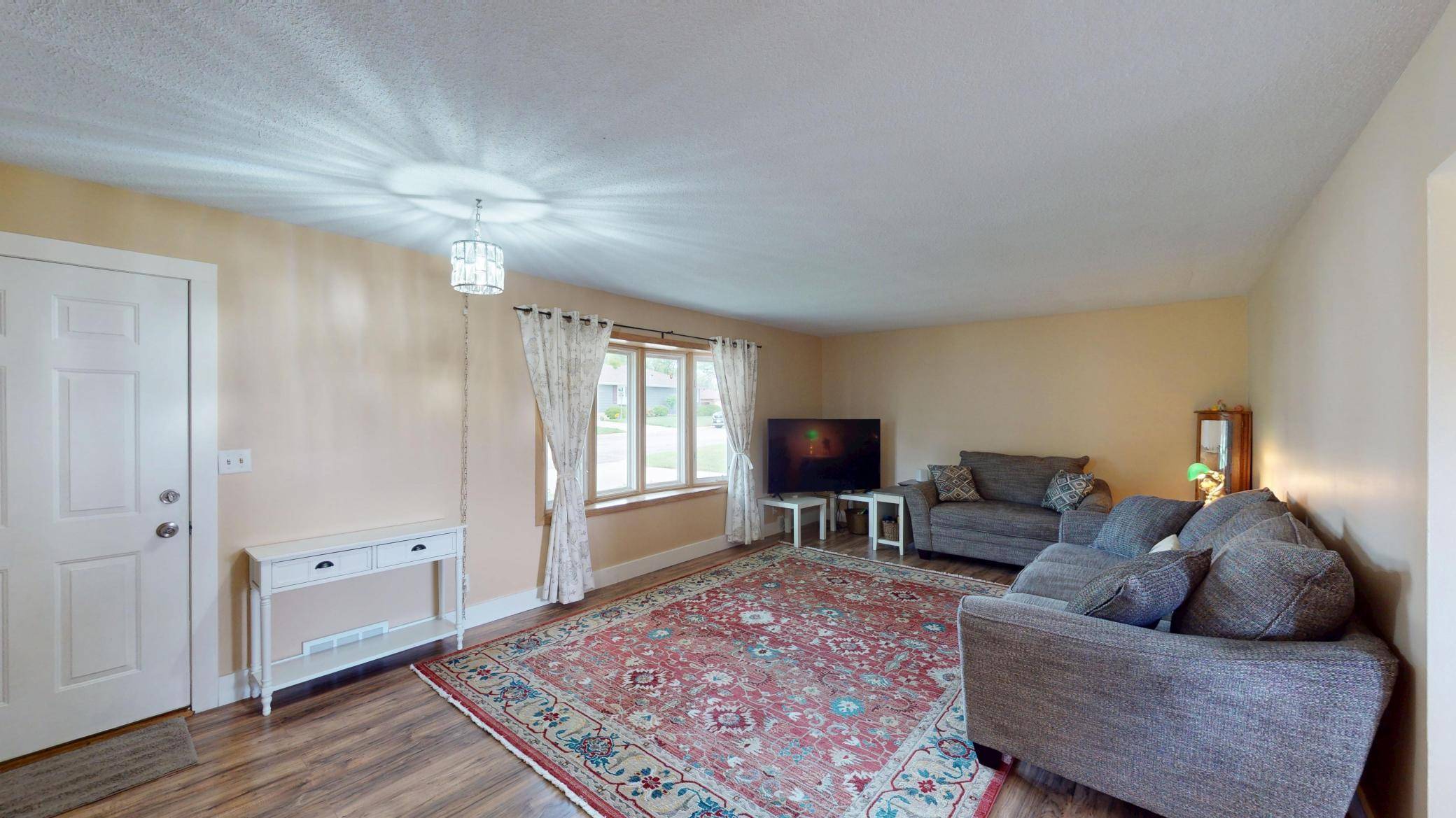 1402 Marie AVE, Albert Lea, MN 56007