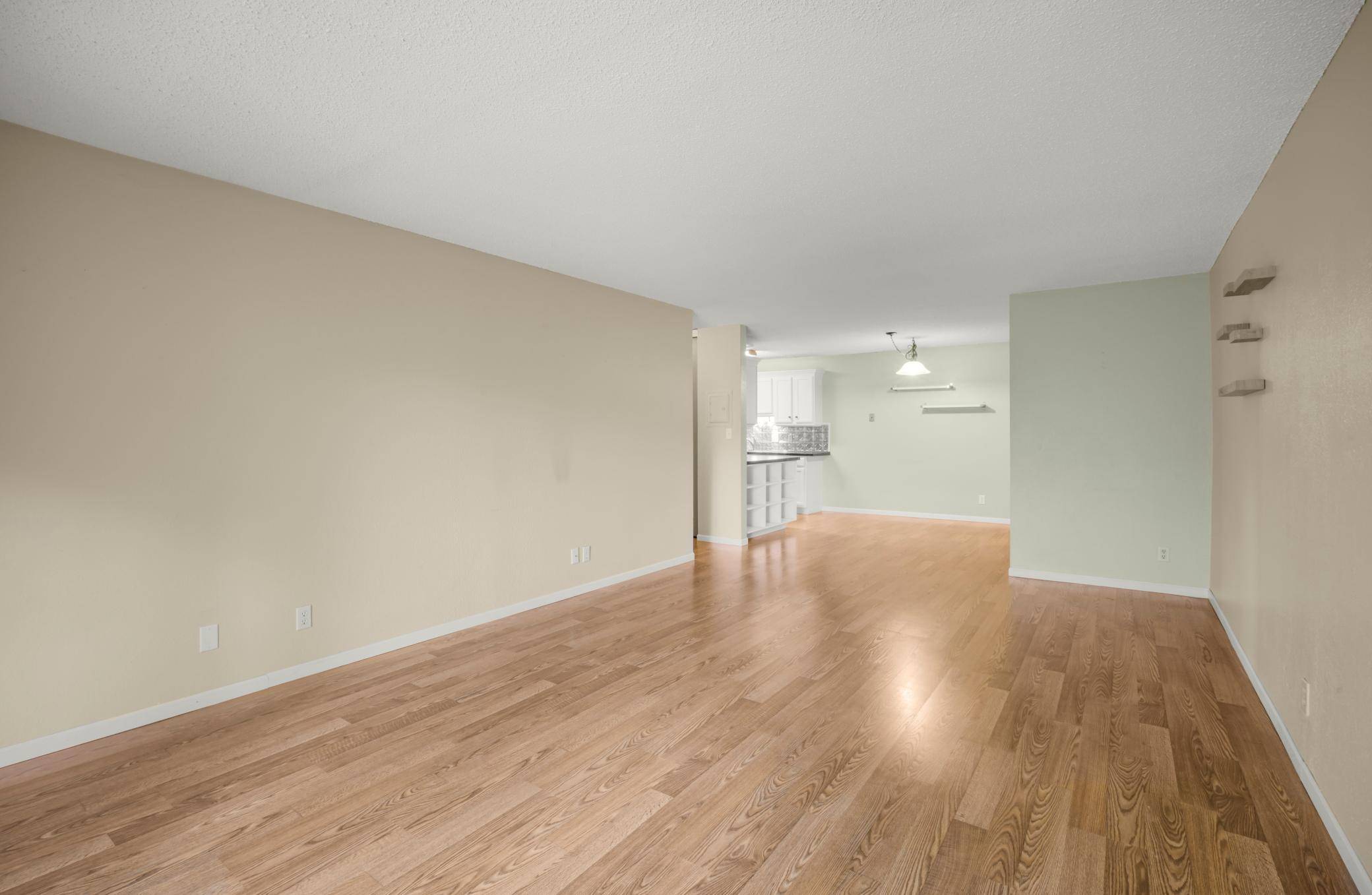 4 Pine Tree DR #321, Arden Hills, MN 55112